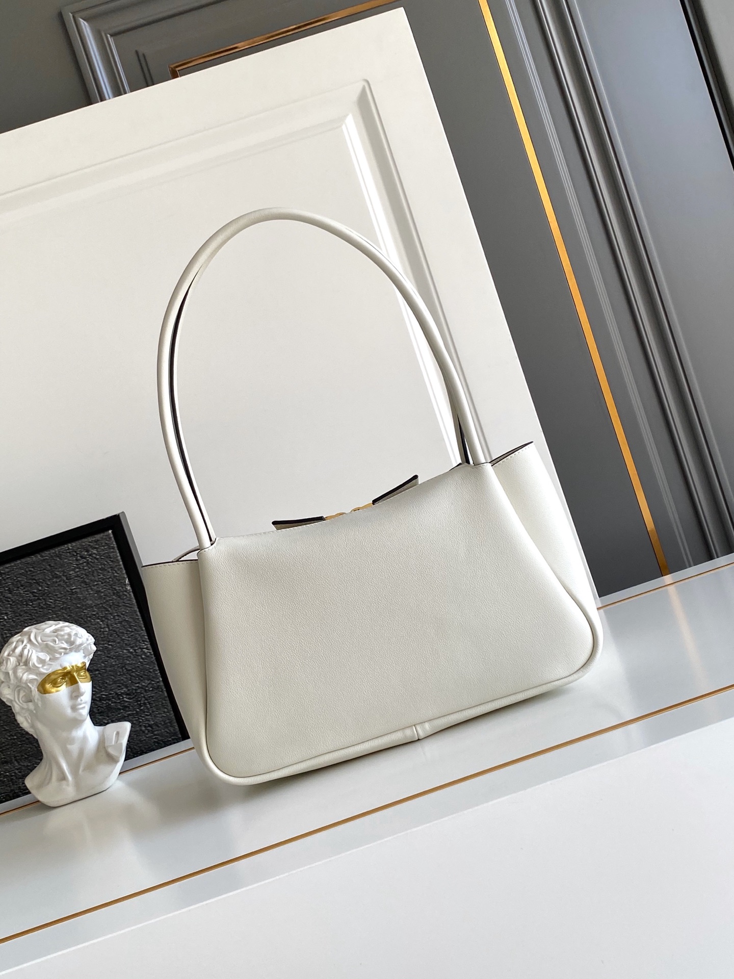 プレミアムレザー ハンド＆ショルダーバッグ 本革 大容量 2室仕切り