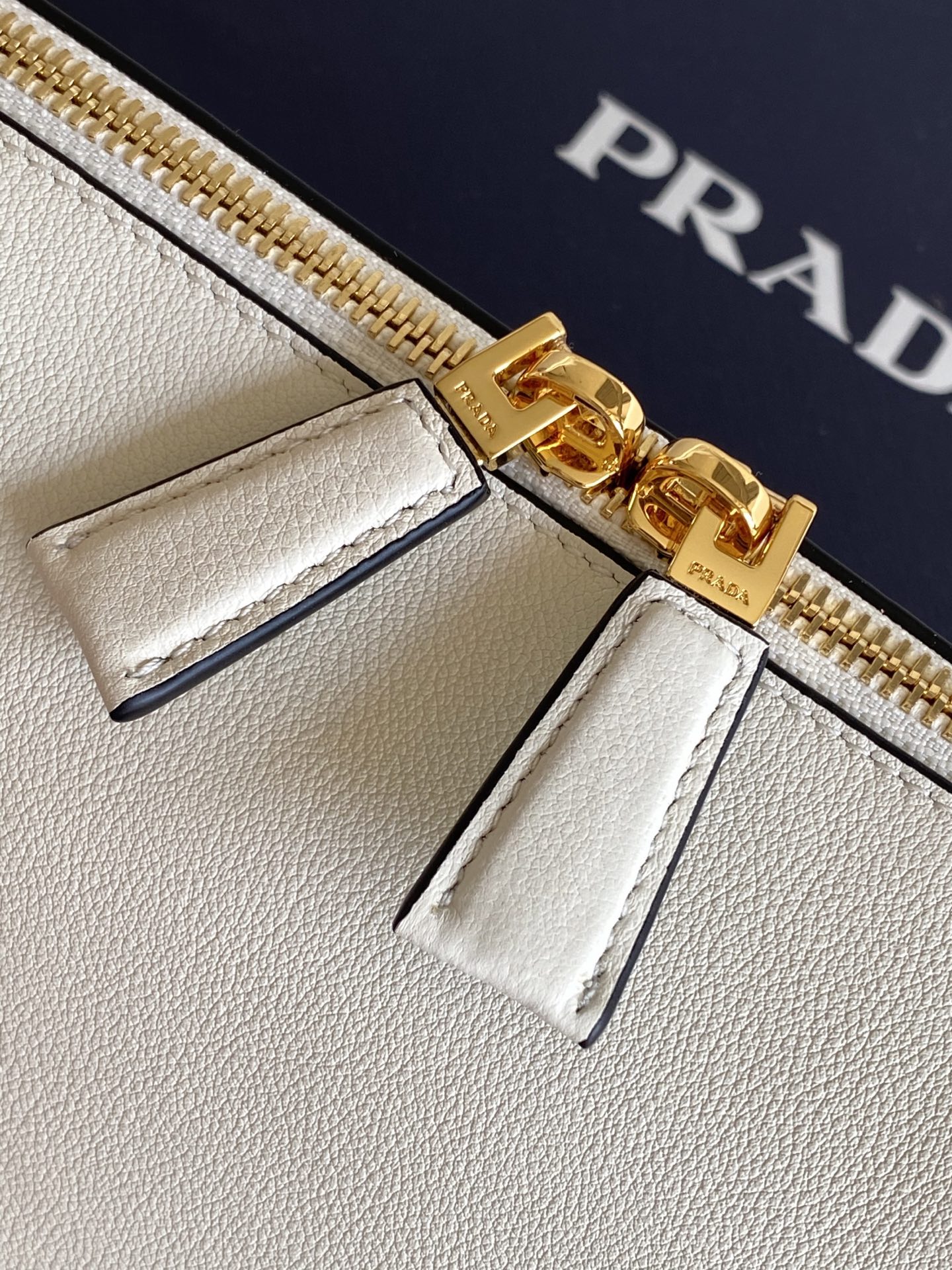 プレミアムレザー ハンド＆ショルダーバッグ 本革 大容量 2室仕切り