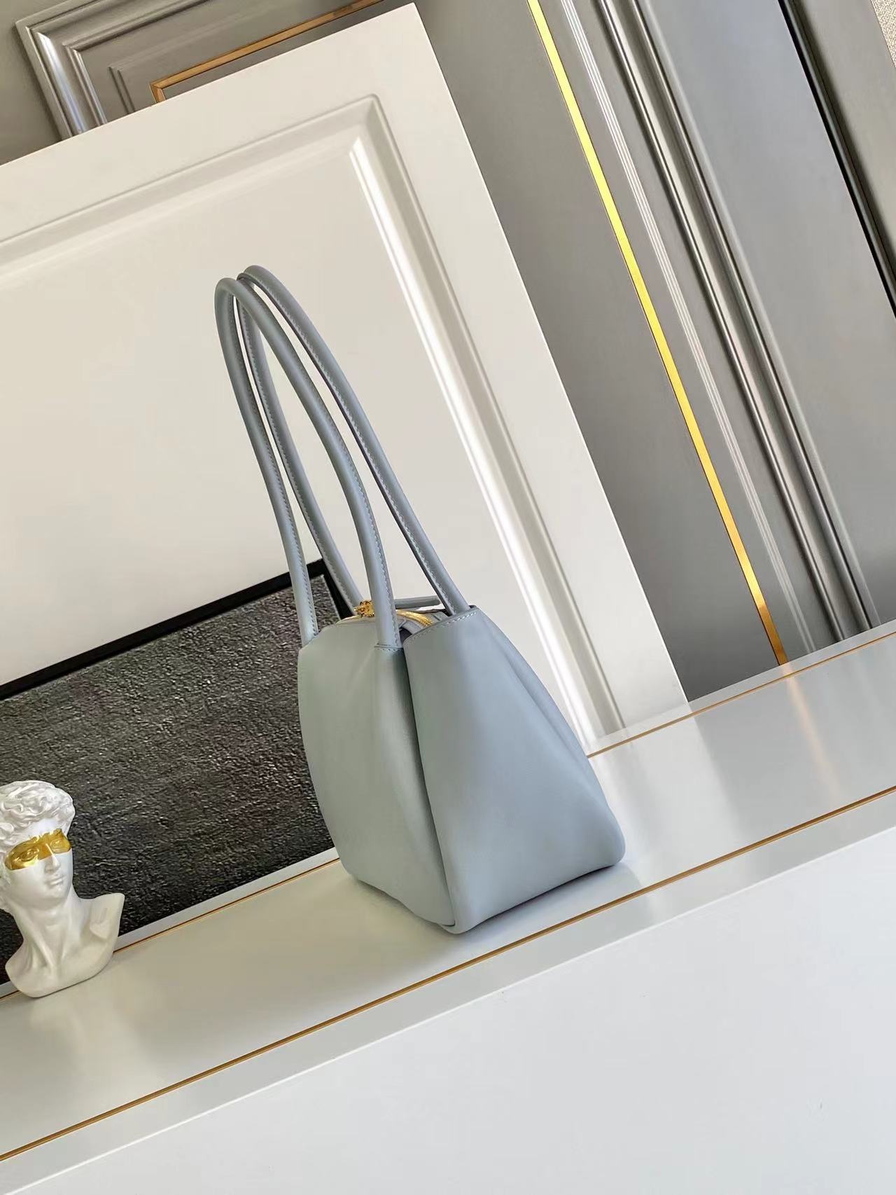 肩掛けトート イタリアンレザー 2WAY 収納豊富 ミニマル 上品