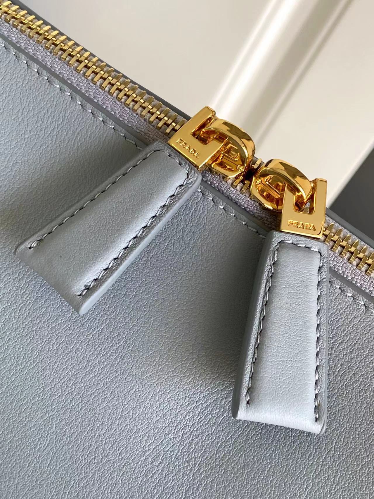 肩掛けトート イタリアンレザー 2WAY 収納豊富 ミニマル 上品