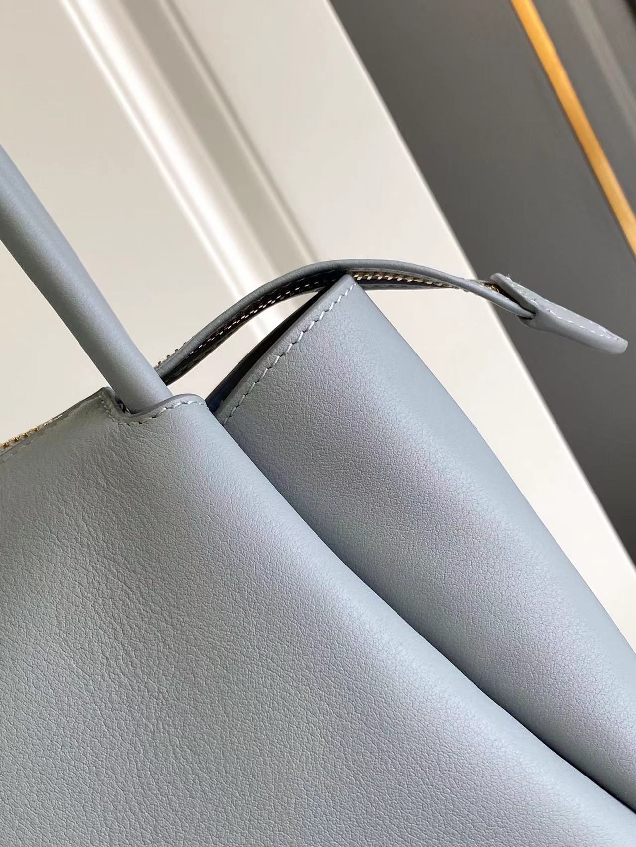 肩掛けトート イタリアンレザー 2WAY 収納豊富 ミニマル 上品