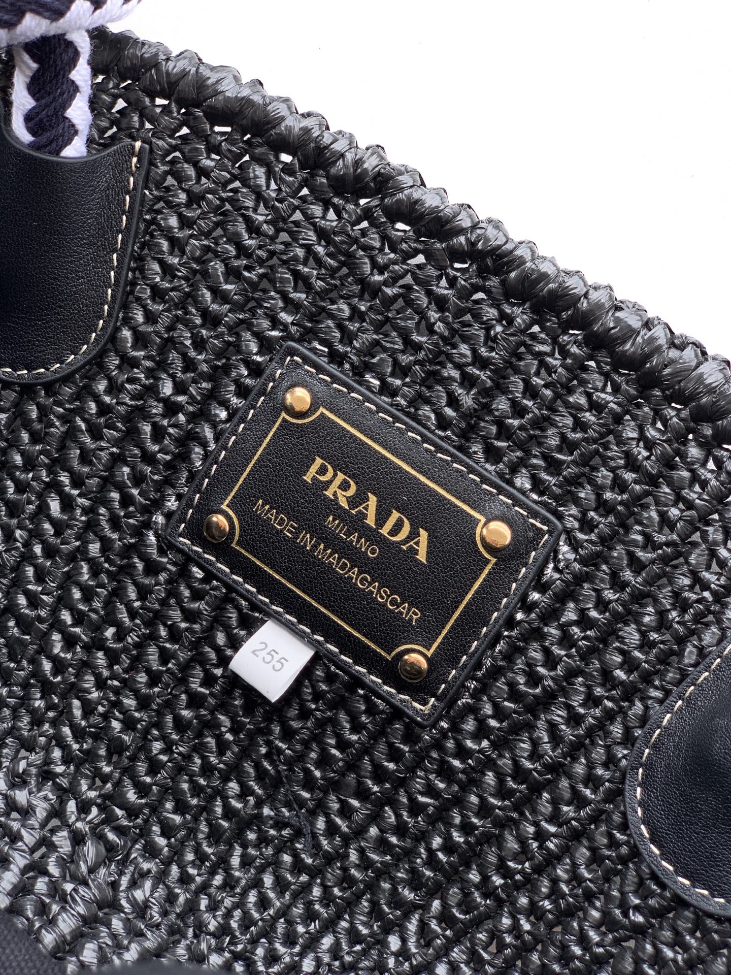 Bottega Veneta 新款编织菜篮子到货这款手工钩编包散发着自由与 的钩编工艺 诉说着精湛的工艺和对细节的关注