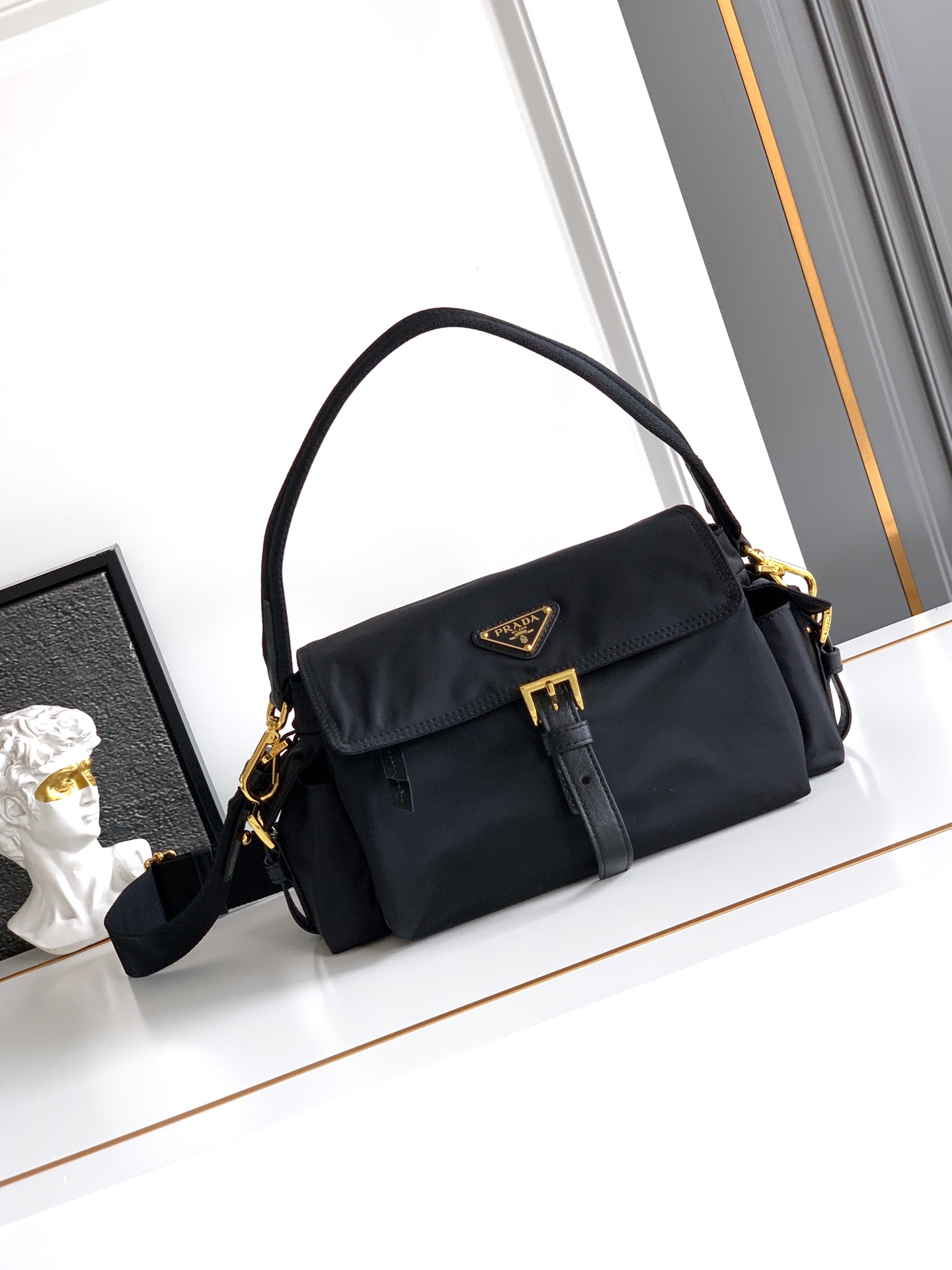 Prada 新款邮差包