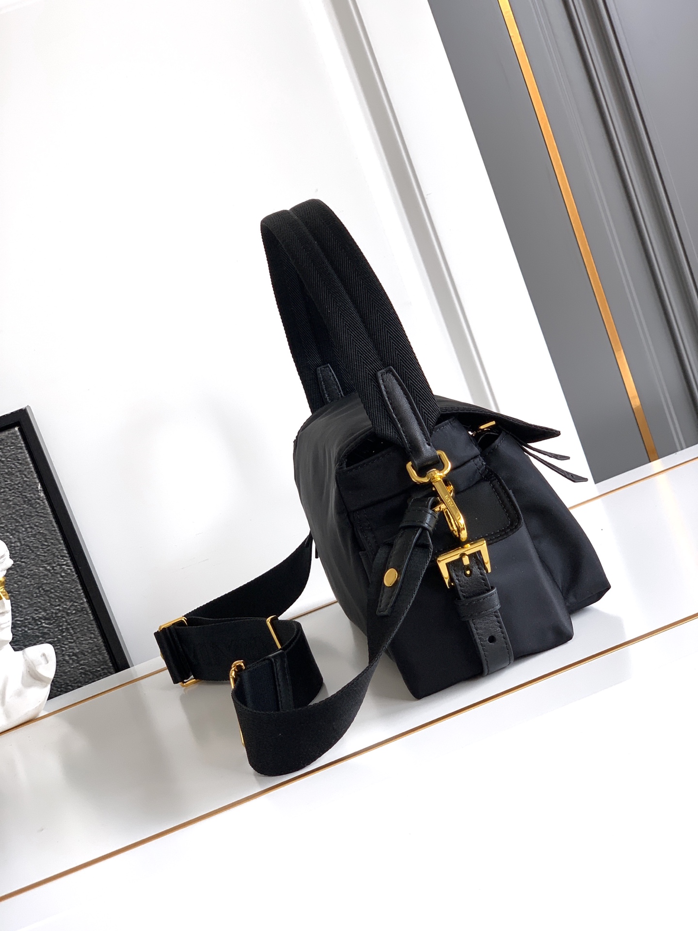 Prada 新款邮差包