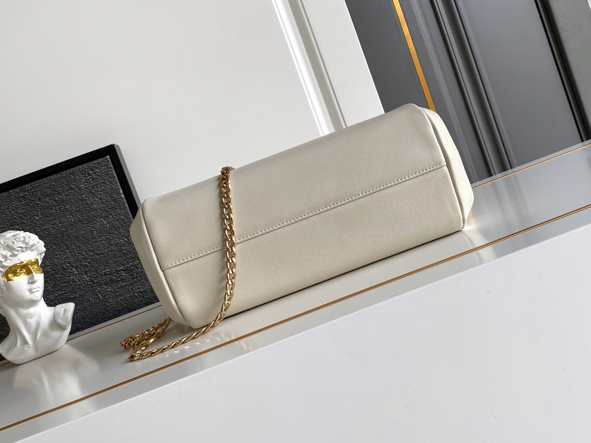 Loewe 2025秋冬新款小号羊皮 表达真实而个性化的风格 Nappa皮革设计以柔软的侧褶和弧线为特色