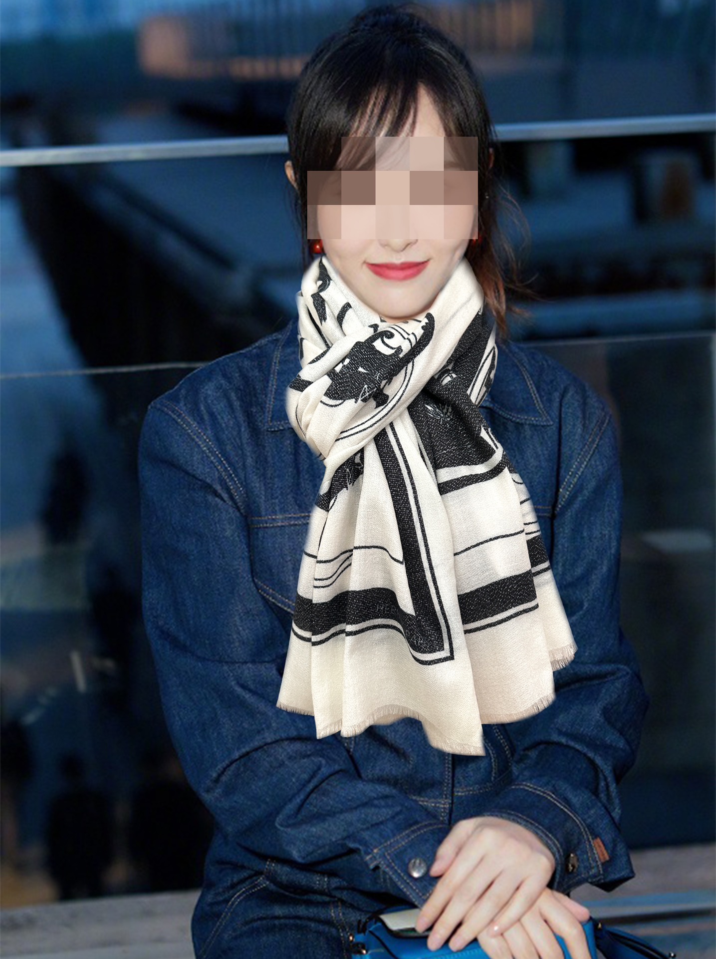 NO:169199,New, the latest style of Aimas silver silk [eating melon] must-have for women [gift] glitter [coffee] top design is so beautiful, really like [cashmere velvet scarf] real beauty. The shawl is printed with print, spray painting, and details are visible. The whole scarf gives people a big brand aura and is very exquisite and high-end VIP recommendation is definitely worth buying. Size 100xcm, material cashmere, 2 colors, high-end scarf, hermes, shawls19860909上新 爱马士银丝最新款[吃瓜]女人们必备款[礼物]闪闪发光[咖啡]顶级设计太美了,真心赞【羊绒绒长巾】实物真心美 披肩配以印花无论设计喷绘都是非常到位细节都可见整个围巾给人大牌气场的同时又非常精致高端VIP推荐绝对值得入手尺寸100xcm,材质羊绒,2色,高版本围巾,hermes,shawls,scarf