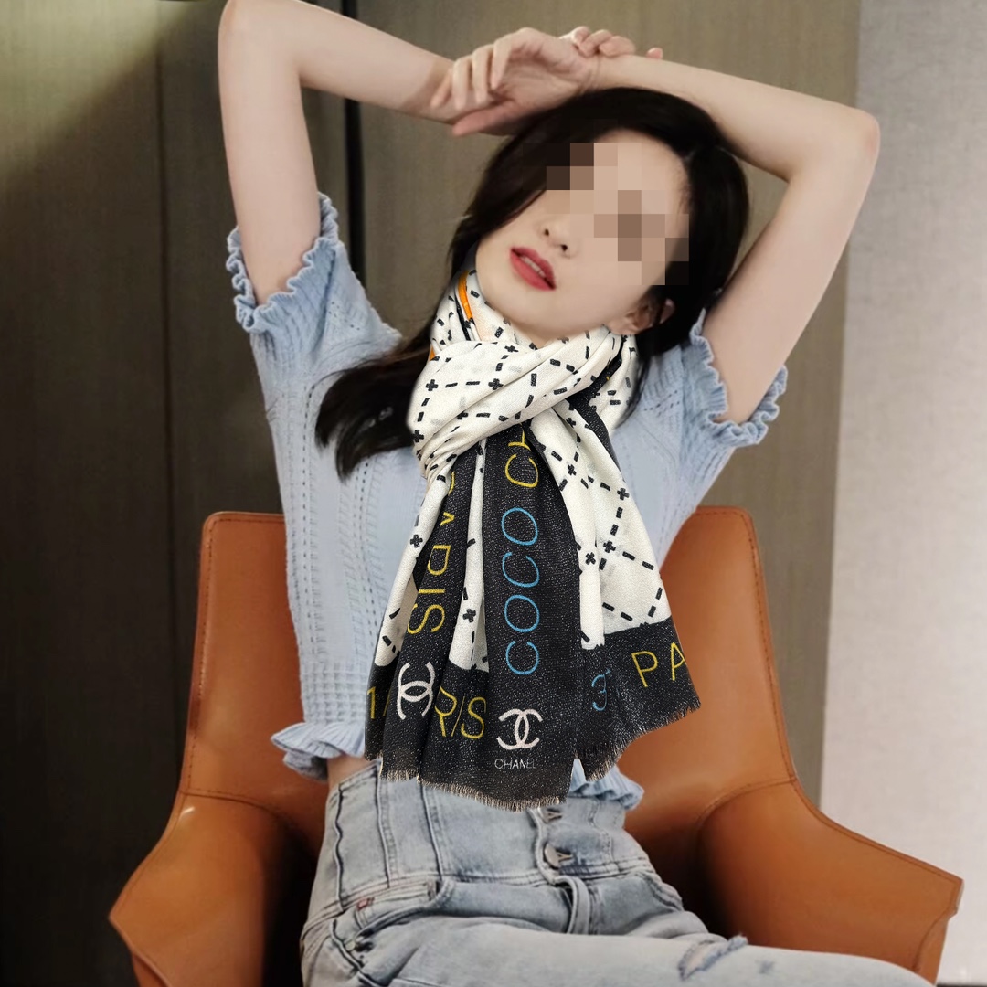 NO:169211,The latest style of silver silk [eating melon] sparkling [coffee] top design is so beautiful, really like [Cashmere velvet scarf] real beauty. The shawl is printed with print, spray painting, and details are visible. The whole scarf gives people a big brand aura and is very exquisite and high-end VIP recommendation is definitely worth buying. Size 100x, material cashmere, 2 colors, high-end scarf, shawls19860909上新小香 银丝最新款[吃瓜]闪闪发光[咖啡]顶级设计太美了,真心赞【羊绒绒长巾】实物真心美 披肩配以印花无论设计喷绘都是非常到位细节都可见整个围巾给人大牌气场的同时又非常精致高端VIP推荐绝对值得入手尺寸100x,材质羊绒,2色,高版本围巾,shawls,scarf