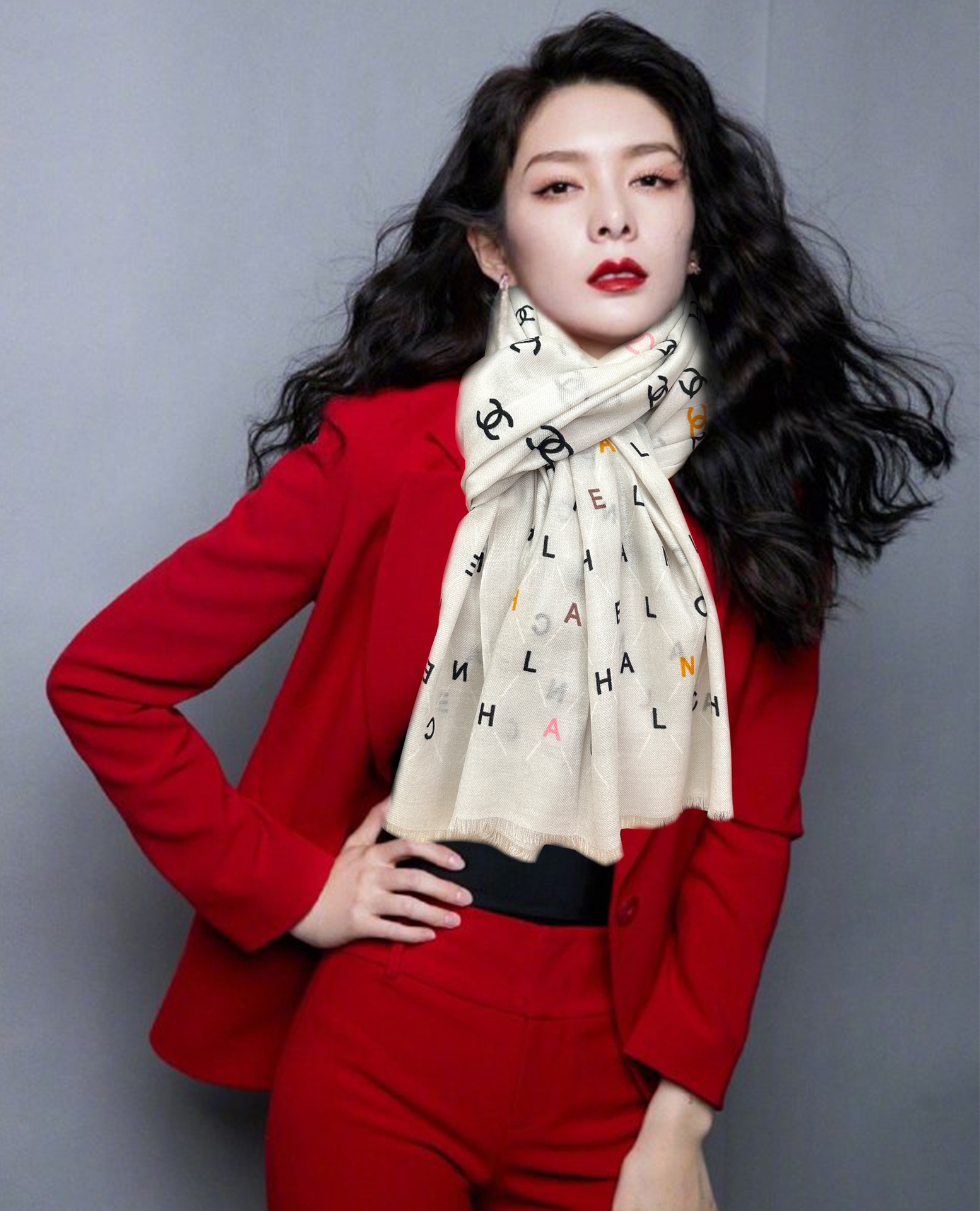 NO:169098,Xiaoxiang's latest style is truly praised [Cashmere Long Scarf] The real thing is truly beautiful. The shawl is printed and painted in a very good way. The details can be seen. The whole scarf gives people aura and is very exquisite. The recommendation of high-end VIP is definitely worth buying. Size 100xcm, cashmere material, high-version scarf, shawls19860909小香最新款真心赞【羊绒长巾】实物真心美 披肩配以印花无论设计喷绘都是非常到位细节都可见整个围巾给人气场的同时又非常精致高端VIP推荐绝对值得入手尺寸100xcm,材质羊绒,高版本围巾,shawls,scarf