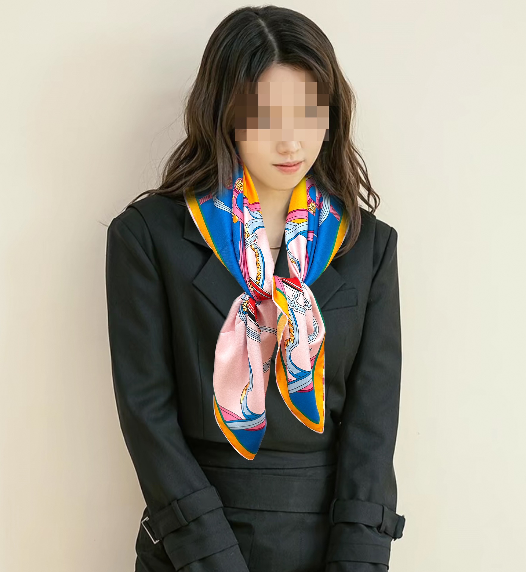 NO:169923,H Home New Model [Love Horse Series] Handmade curled edges, everyone says you can start with it and be quick to get high-end when you buy it. A woman with a beautiful woman. There are very few products. You can use it in all seasons to make people very beautiful. The upper body effect is simply beautiful. The quality is very perfect. The whole scarf gives people aura and is very exquisite and beautiful. The new model is definitely worth buying. Once you get the real thing, you will be glad that you bought the right one. The material is silk, size 90x90, high-end scarf, hermes, real silk19860909H家 新款【爱马系列】手工卷边,买到都说好下手一定要快高端 大爱女人尤物 货极少 四季都可以用真心美的让人非常非常心动 上身效果简直美翻了 品质非常完美整个围巾给人气场的同时又非常精致秀丽绝对值得入手的新款 实物一拿到就会庆幸自己是买对了,材质真丝,尺寸90x90,,高版本围巾,hermes,real silk,scarf