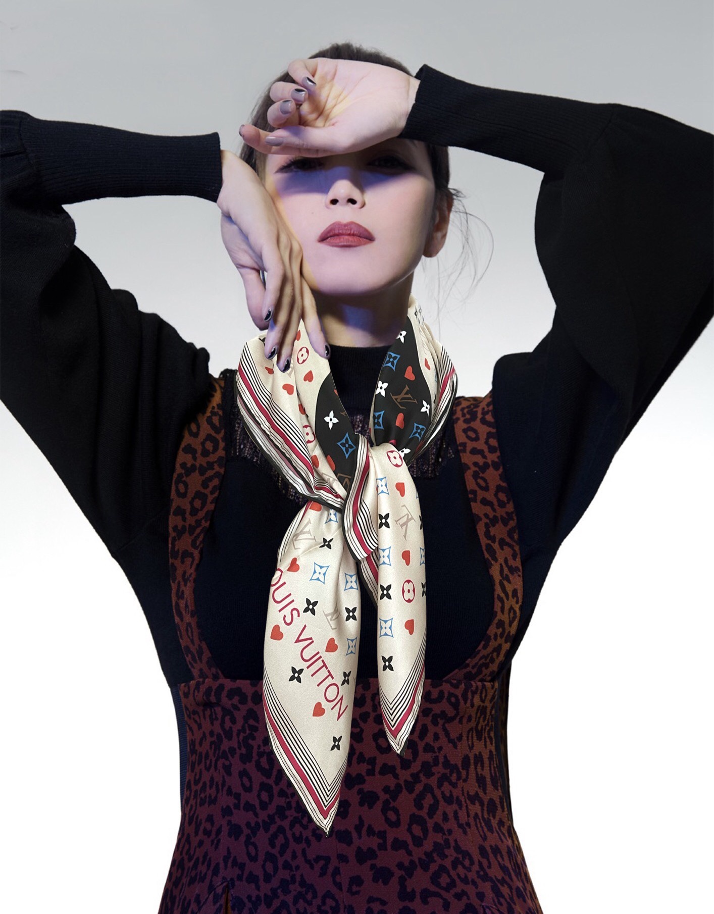 NO:170622,New, the latest model of L's family, [Classic Series] Big recommendation, be sure to get high-end when you start, love women's beauty, very few products, you can use true and beautiful things all seasons, which makes people very, very attractive. The upper body effect is simply beautiful. The quality is very perfect. The whole scarf gives people aura and is very exquisite and beautiful. The new model is definitely worth buying. Once you get the real thing, you will be glad that you bought the right one. The material is silk twill silk, size 90x90, 2 colors, high-end scarf, louis vuitton, real silk19860909上新 L家最新款,【经典系列】重磅推荐 下手一定要快高端 大爱女人尤物 货极少 四季都可以用真心美的让人非常非常心动 上身效果简直美翻了 品质非常完美整个围巾给人气场的同时又非常精致秀丽绝对值得入手的新款 实物一拿到就会庆幸自己是买对了,材质真丝斜纹真丝,尺寸90x90,2色,高版本围巾,louis vuitton,real silk,scarf