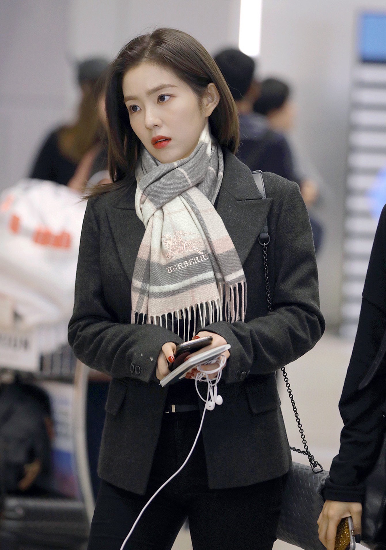 NO:171622,90 Cashmere 24 Babao [Embroidered War Horse] uses Inner Mongolia's top cashmere, the latest universal couple model for men and women. The classic plaid is always timeless and very warm and soft and skin-friendly. The classic Burberry plaid design is so beautiful. Hurry up and start with the neutral style. Men and women choose their favorite colors, material cashmere, size 32x, high-end scarf, burberry1986090990山羊绒 24巴宝【刺绣战马】采用内蒙古顶级山羊绒,最新款男女通用情侣款重磅推荐 经典的格子,永不过时非常保暖柔软亲肤,不扎脖经典巴宝莉格纹设计太美了赶紧下手吧中性款男女各自选择自己中意的颜色,材质山羊绒,尺寸32x,高版本围巾,burberry,scarf