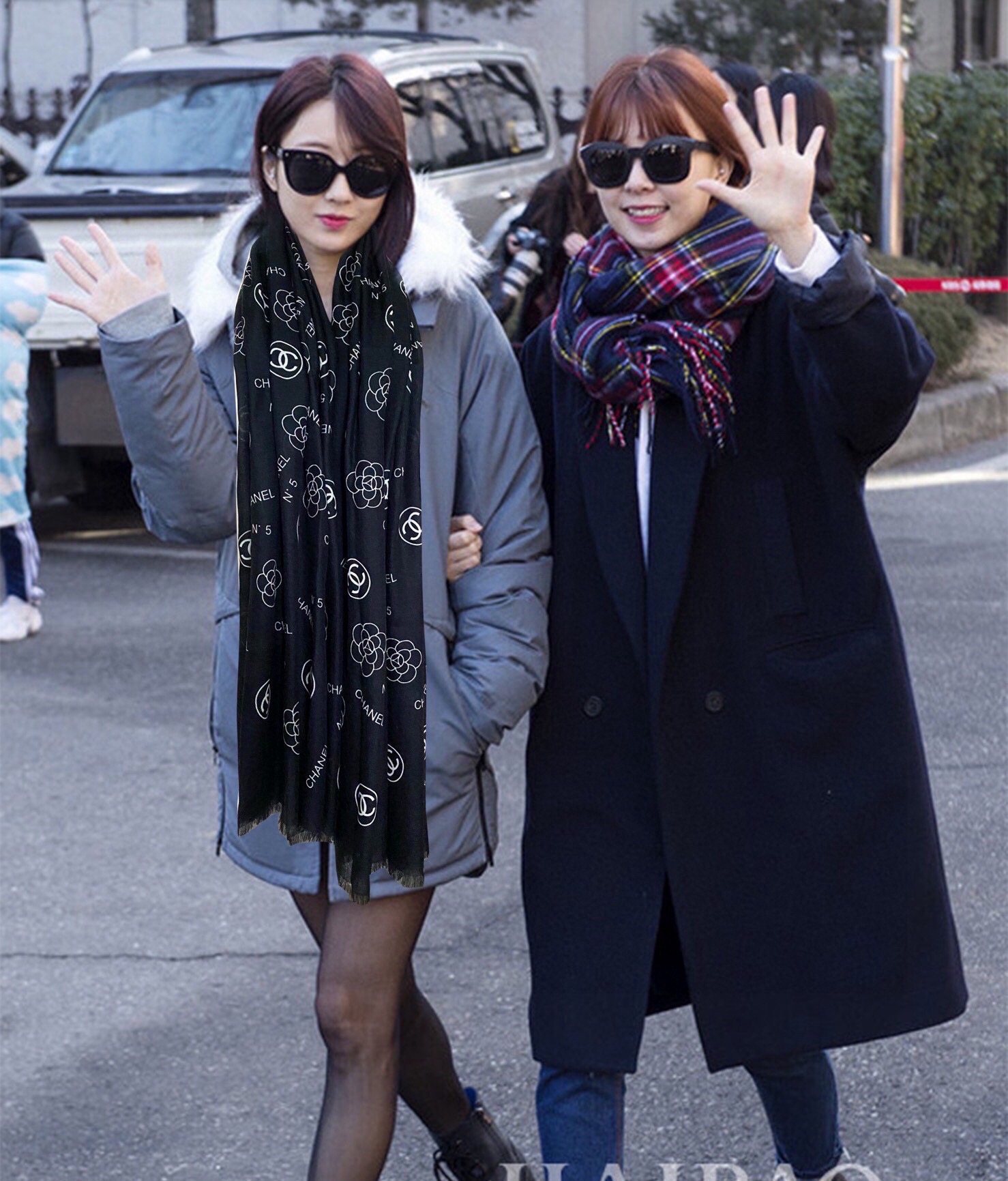 NO:172115,New Chanel latest model, so beautiful to the heart [Xiangjia Double C Series 300 cashmere scarves] Real and beautiful shawls are printed and painted in a very intimate way. The details can be seen. The whole scarf gives people a big brand aura and is very exquisite and high-end VIP recommended. The size is definitely worth buying. 100x200cm, high-version scarf, chanel, chanel, shawls19860909上新 香奈儿 最新款、太美到心动【香家双c系列300支羊绒长巾】实物真心美 披肩配以印花无论设计喷绘都是非常到位细节都可见整个围巾给人大牌气场的同时又非常精致高端VIP推荐绝对值得入手的款尺寸100x200cm、,高版本围巾,chanel,chanel,shawls,scarf