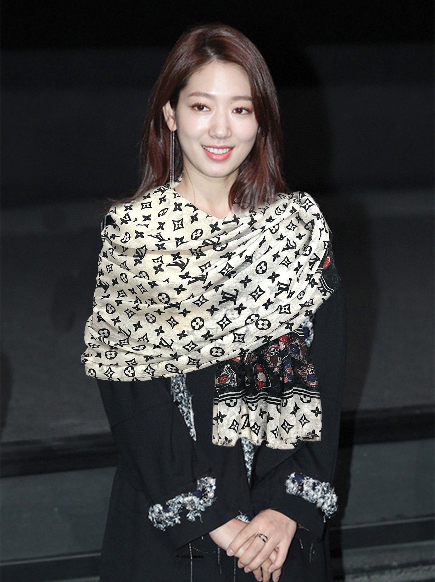 NO:172621,The latest top-level design of the new Lv is so beautiful, I really like [Ring Velvet Scarf] The real thing is really beautiful. The shawl is printed with prints, and the details are very accurate. The whole scarf gives people a big brand aura and is very exquisite. The recommendation of high-end VIP is definitely worth buying. Size 100x200cm cashmere, 3 colors, high-end scarf, louis vuitton, ring, shawls19860909上新Lv 最新款顶级设计太美了,真心赞【戒指绒长巾】实物真心美 披肩配以印花无论设计喷绘都是非常到位细节都可见整个围巾给人大牌气场的同时又非常精致高端VIP推荐绝对值得入手尺寸100x200cm材质羊绒,3色,高版本围巾,louis vuitton,ring,shawls,scarf