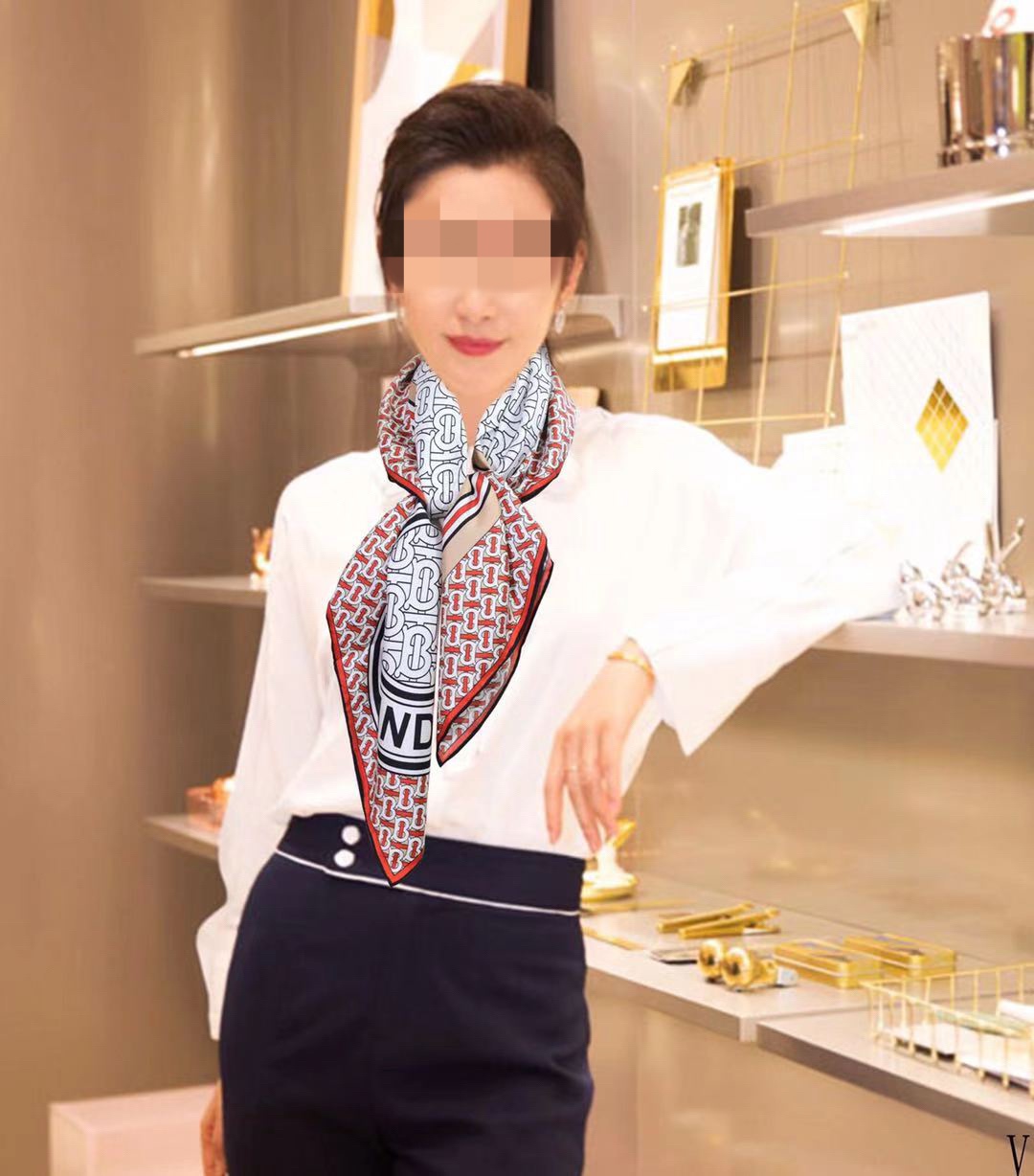 NO:173112,New Bajia [B-shaped printed letters] Spring and summer new model, so beautiful [rose] When you buy it, you must be fast and high-end. A woman's beauty has very few products. You can use it in all seasons to be truly beautiful and make people very excited. The upper body effect is simply beautiful. The quality is very perfect. The whole scarf gives people aura and is very exquisite and beautiful. The new model is definitely worth buying. Once you get the real thing, you will be glad that you bought the right one. Material is silk, size 90x90, 2 colors, high-end scarf, burberry, real silk19860909上新 巴家【B字印花字母】春夏季新款,太美了[玫瑰]买到都说好下手一定要快高端 大爱女人尤物 货极少 四季都可以用真心美的让人非常非常心动 上身效果简直美翻了 品质非常完美整个围巾给人气场的同时又非常精致秀丽绝对值得入手的新款 实物一拿到就会庆幸自己是买对了,材质真丝,尺寸90x90,2色,高版本围巾,burberry,real silk,scarf