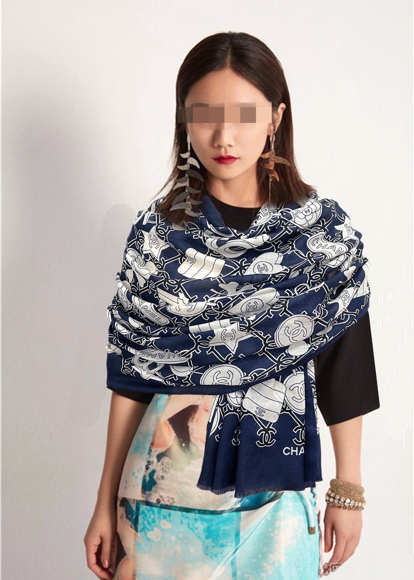 NO:175372,New Xiaoxiang, the latest style is truly awesome [Double-sided ring velvet scarf] The real thing is truly beautiful. The shawl is printed and painted in design and spray paint. The details can be seen. The whole scarf gives people aura and is very exquisite and high-end VIP recommendation is definitely worth buying. Size 100x200cm, material cashmere high-version scarf, high-version scarf, ring, shawls19860909上新 小香,最新款真心赞【双面戒指绒长巾】实物真心美 披肩配以印花无论设计喷绘都是非常到位细节都可见整个围巾给人气场的同时又非常精致高端VIP推荐绝对值得入手尺寸100x200cm,材质羊绒高版本围巾,高版本围巾,ring,shawls,scarf