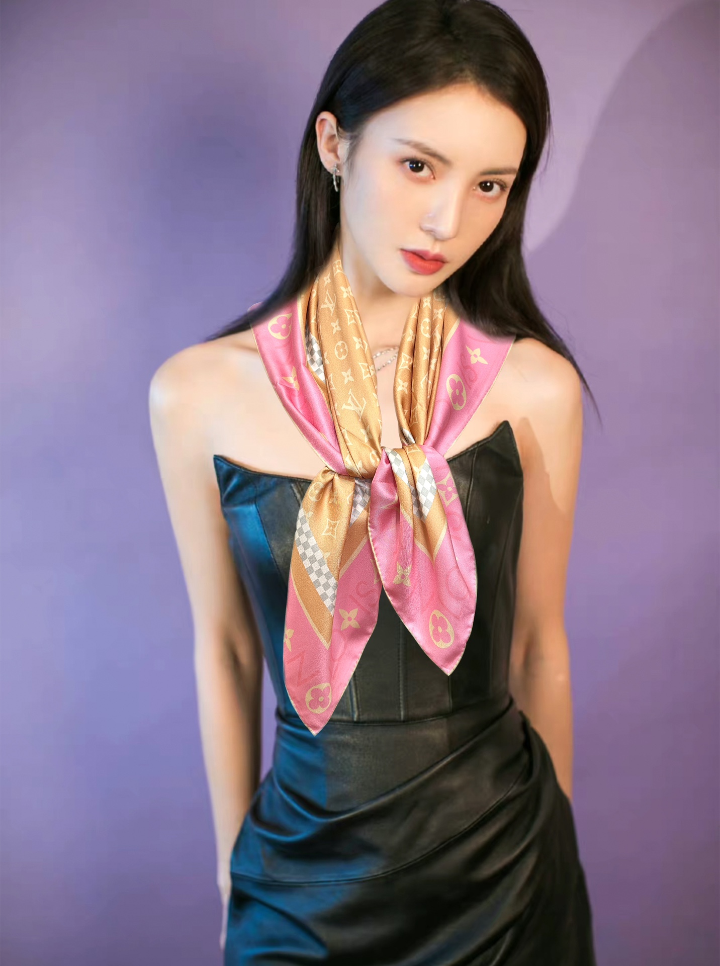 NO:175451,New L Home Silk Square Scarf, I promise to start quickly after buying it [high-end, love women's beauty] There are very few products. You can use it in all seasons to make people very beautiful. The upper body effect is simply beautiful. The quality is perfect. The whole scarf gives people aura and is very exquisite and beautiful. It is definitely worth buying a new model. Once you get the real thing, you will be glad that you are a beautiful product for women. It is worth evaluating the perfect temperament and taste. The first choice is 90*90. The top-grade twill silk is made of material, 2 colors, high-version scarf, louis vuitton, real silk.19860909上新L家真丝方巾,买了都说好下手一定要快【高端 大爱女人尤物】货极少 四季都可以用真心美的让人非常非常心动 上身效果简直美翻了 品质非常完美 整个围巾给人气场的同时又非常精致秀丽绝对值得入手的新款 实物一拿到就会庆幸自己是女人的绝美好货 值得品鉴完美气质品味首选上90*90 材质顶级斜纹真丝,2色高版本围巾,高版本围巾,louis vuitton,real silk,scarf