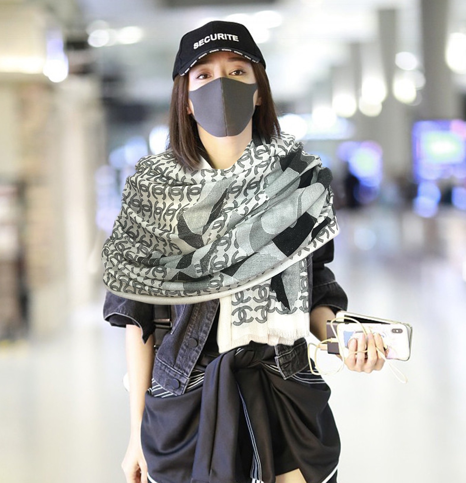 NO:183122,New Chanel will shine silver silk [eating melon] must-have for women [gift] glittering [coffee] top-level design is so beautiful, really like [double C letter cashmere long scarf] real thing is really beautiful. The shawl is printed with print, spray painting, and the details are very intimate. The whole scarf gives people aura and is very exquisite and high-end VIP recommendation is definitely worth buying. Size 100xcm, material cashmere, two-color high-version scarf, high-version scarf, chanel, shawls19860909上新 香奈儿 会发光银丝[吃瓜]女人们必备款[礼物]闪闪发光[咖啡]顶级设计太美了,真心赞【双C字母羊绒绒长巾】实物真心美 披肩配以印花无论设计喷绘都是非常到位细节都可见整个围巾给人气场的同时又非常精致高端VIP推荐绝对值得入手尺寸100xcm,材质羊绒,两色高版本围巾,高版本围巾,chanel,shawls,scarf