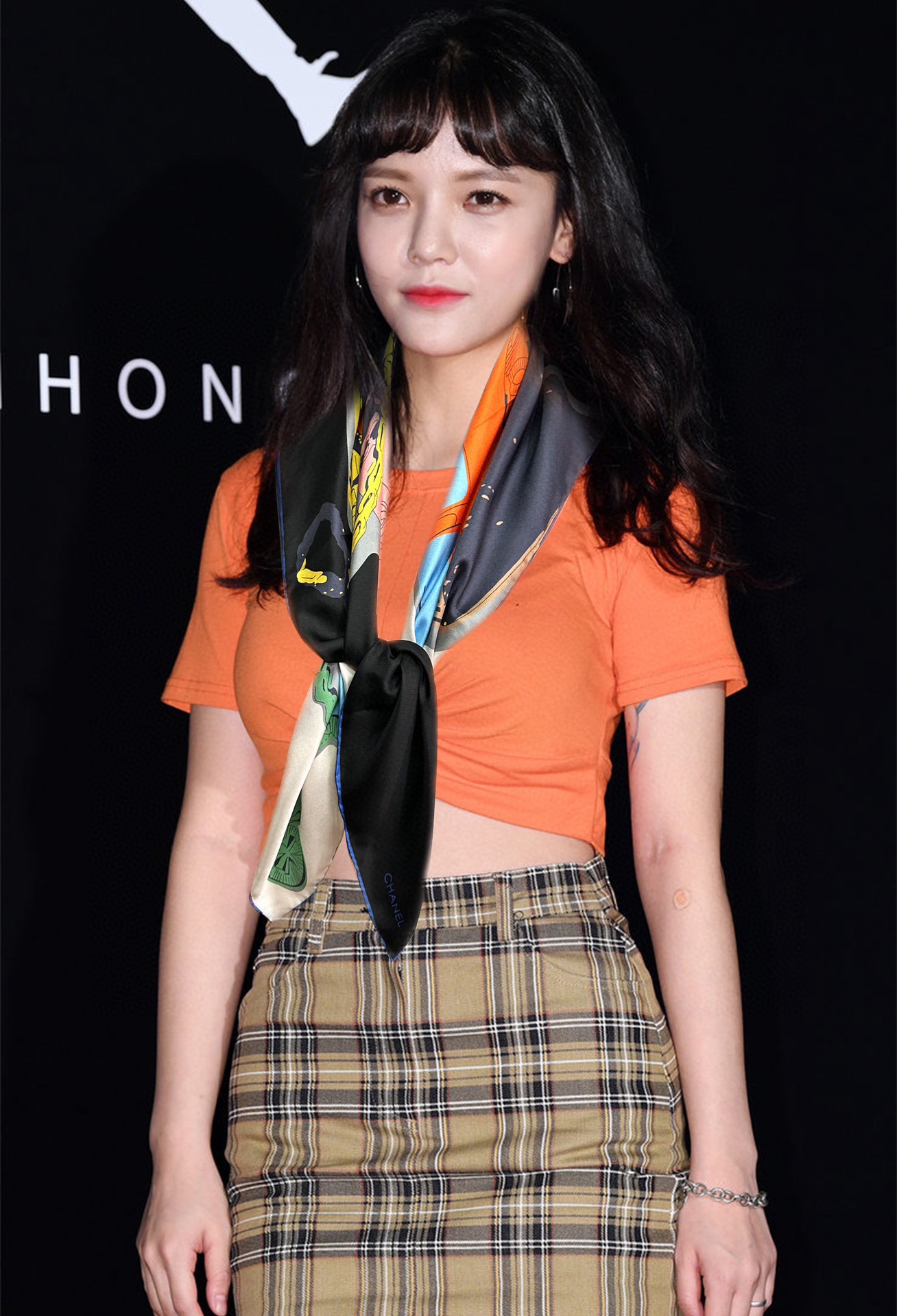 NO:184230,New Xiaoxiang [Bake Series] is so beautiful [Celebration] All seasons can be used to make people feel very beautiful. The upper body effect is simply beautiful. The quality is perfect. The whole scarf gives people aura and is very exquisite and beautiful. It is definitely worth buying. Once you get the real thing, you will be glad that you are a beautiful product for women. The first choice size is 90*90. Top twill silk high-version scarf, high-version scarf, real silk19860909上新小香【提包系列】太美了[庆祝]四季都可以用真心美的让人非常非常心动 上身效果简直美翻了 品质非常完美 整个围巾给人气场的同时又非常精致秀丽绝对值得入手的新款 实物一拿到就会庆幸自己是女人的绝美好货 完美气质品味首选尺寸90*90 顶级斜纹真丝高版本围巾,高版本围巾,real silk,scarf