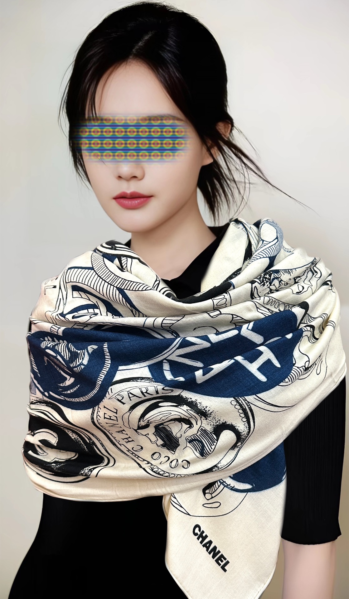 NO:184231,Chanel [Double-sided same color] Classic double C elegant Coco style [gift] ~ Temperament to the bones [color] The fabric of the fragrant grandma in the new season is super high-end, really super soft, smooth [sun] Very tough, it is not easy to be easily hooked! The new series released this year~ I am really beautiful with this design [strong] A small-scented silk scarf [color] gives you the best match [lip] The upper body effect is simply elegant and elegant [gift] very lively. The layered and elegant texture. [celebration] The fragrance powder must be put into [hair] The upper body effect really needs no more beauty (it feels more with clothing, shoes and bags) [beer] The real thing is definitely more beautiful [strong] Classic black and white [sun] Size 140x140, material 30 silk silk cashmere, 2 colors high-version scarf, high-version scarf, chanel, real silk19860909香奈儿【双面同色】经典双C优雅Coco风[礼物]~气质到骨子里[色]香奶奶新一季的面料超高级,真心超级柔软,丝丝顺滑[太阳]韧性很强 不容易被轻易勾丝！今年新出的系列~真的被这样的设计美到[强]一条小香的丝巾[色]给你最好的搭配[嘴唇]上身效果简直优雅气质到不行[礼物]非常灵动.层次优雅质感.[庆祝]香粉必入[發]上身效果真的不用多说的美(搭配服饰鞋包更有感觉)[啤酒]实物绝对更美[强]经典黑白色[太阳]尺寸140x140、材质30真丝丝羊绒,2色高版本围巾,高版本围巾,chanel,real silk,scarf