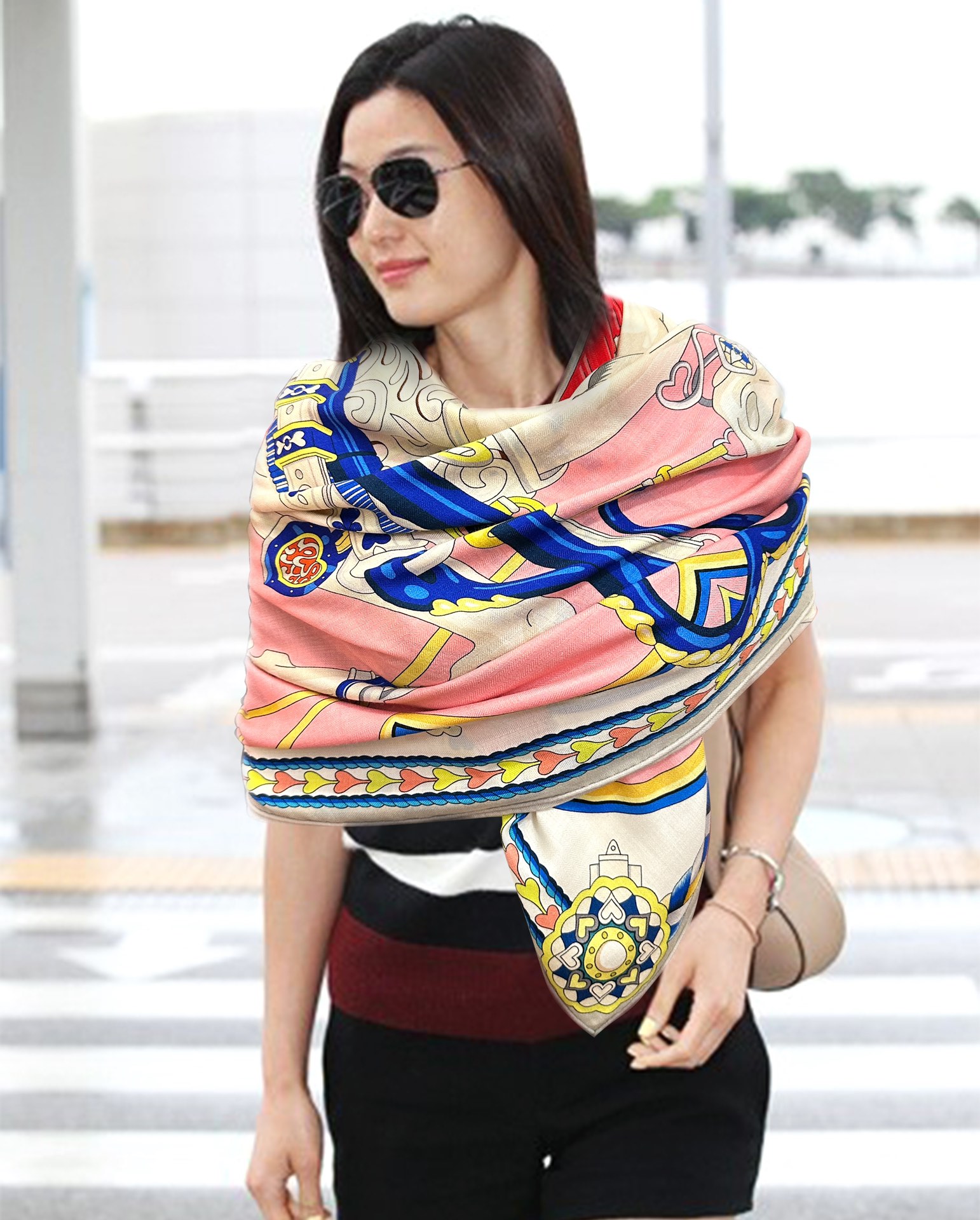 NO:183986,Aimas [Double-sided same color] counter synchronous. I think it looks good after buying it [Ma Zongtian] Top-level craftsmanship is super value [lip] The counter hit cashmere square scarf has three-dimensional presentation pattern and pattern, physical grade, very high-end special craftsmanship is amazingly developed and launched. Special cutting-edge technology processing [color] is loved by white and rich beauty. Whether it is quality or style, they scream. Super high cost performance, absolutely worth buying. Material 70 cashmere silk, size 140x140 high-version scarf, high-version scarf, hermes, real silk19860909爱马士【双面同色】专柜同步 买了都说好看【骏马奔腾】顶级工艺超值[嘴唇]专柜爆款羊绒方巾立体呈现图案纹路实物档次极高特殊工艺高端研发惊艳问世特殊尖端工艺处理[色]受到白富美的喜欢 无论是品质 款式 都令她们尖叫 超高性价比 绝对值得入手,材质70山羊绒真丝,尺寸140x140高版本围巾,高版本围巾,hermes,real silk,scarf