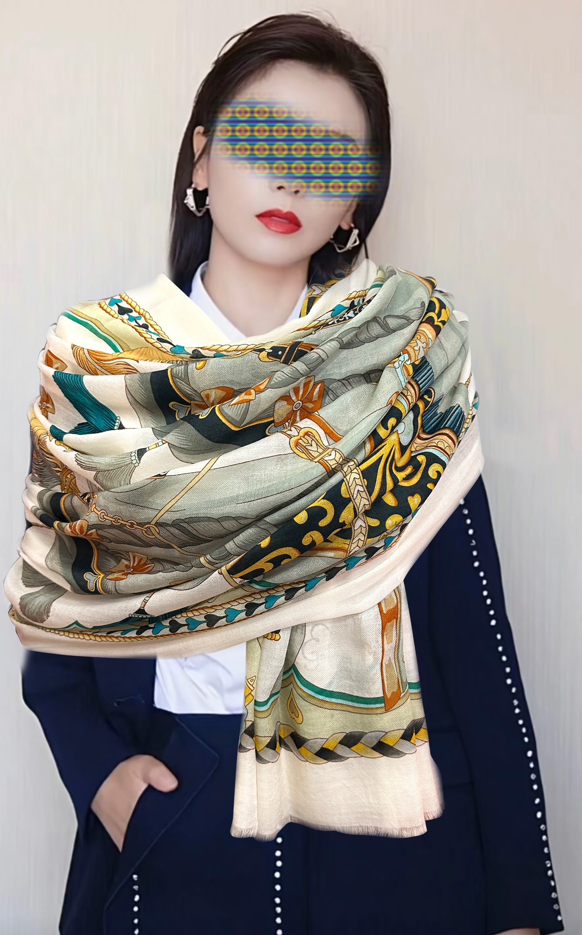 NO:185612,New cashmere Hermes The latest top-level design is so beautiful, it really praises the real thing. The shawl is printed with prints, the details are very accurate. The whole scarf gives people aura and is very exquisite and high-end VIP recommendation is definitely worth buying. Size 100xcm cashmere high-version scarf, high-version scarf, hermes, shawls19860909新款羊绒 爱马仕 最新款顶级设计太美了,真心赞实物真心美 披肩配以印花无论设计喷绘都是非常到位细节都可见整个围巾给人气场的同时又非常精致高端VIP推荐绝对值得入手尺寸100xcm材质羊绒高版本围巾,高版本围巾,hermes,shawls,scarf