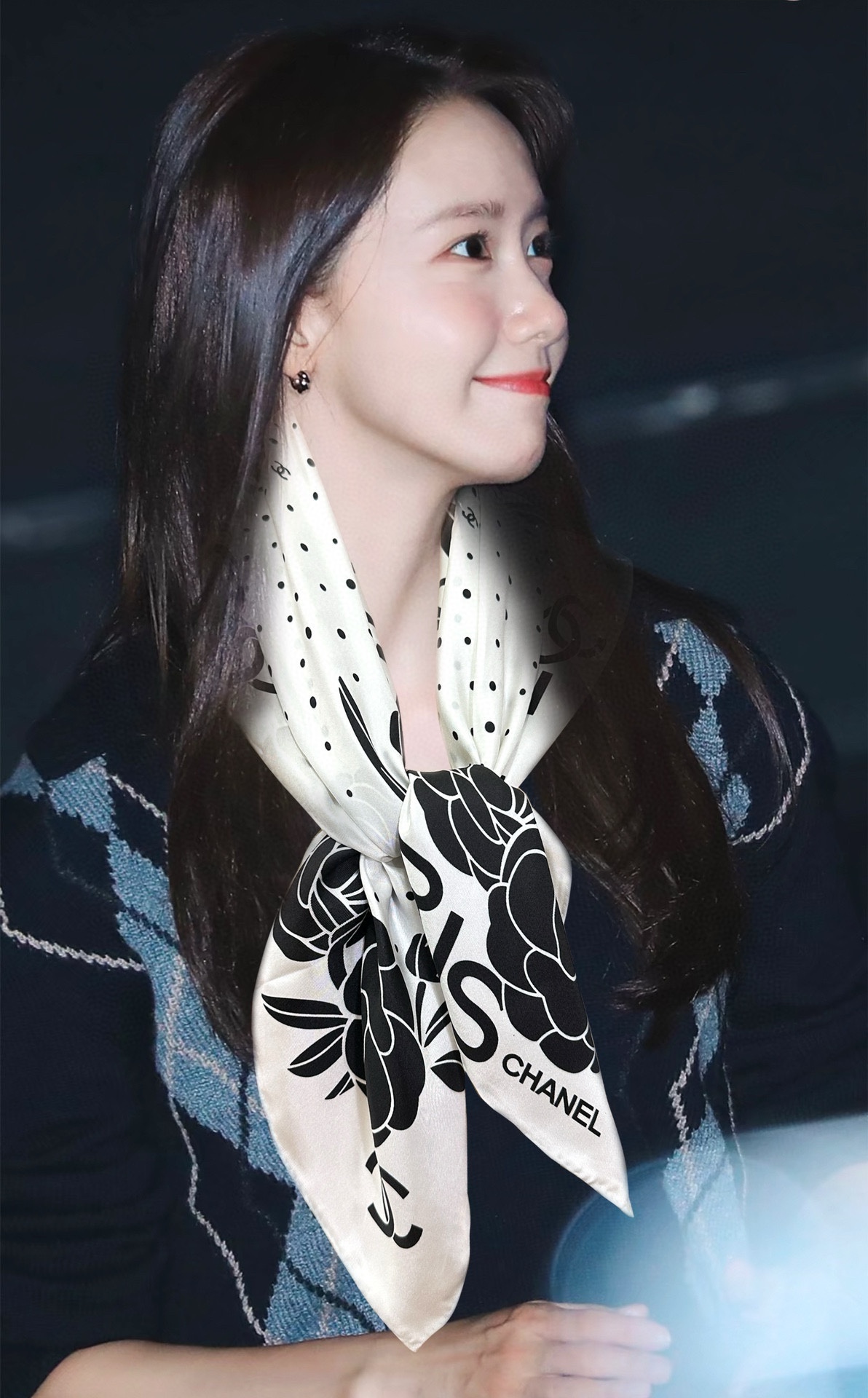 NO:186085,Xiaoxiang silk twill square scarf, top-level craftsmanship and value [lip] Hot three-dimensional presentation pattern patterns and patterns are extremely high in real time, special craftsmanship and high-end research and development are amazingly launched, special cutting-edge craftsmanship processing is loved by Bai Fumei, both in quality and style make them scream, super high cost performance [celebration] definitely worth buying, material twill silk, size 90cm*90cm high version scarf, high version scarf, real silk19860909小香真丝斜纹方巾,顶级工艺超值[嘴唇]爆款立体呈现图案纹路实物档次极高特殊工艺高端研发惊艳问世特殊尖端工艺处理受到白富美的喜欢 无论是品质 款式 都令她们尖叫 超高性价比 [庆祝]绝对值得入手,材质斜纹真丝,尺寸90cm*90cm高版本围巾,高版本围巾,real silk,scarf