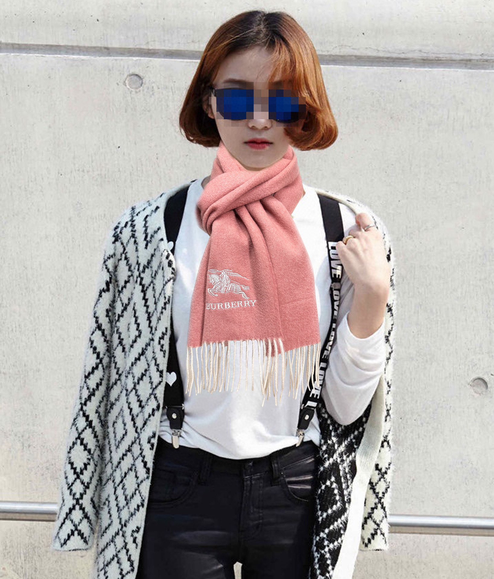 NO:186108,Burberry [Embroidered War Horse] The latest universal couple model is a heavy recommendation for couples. Classic plaids, which are always timeless and very warm, soft and skin-friendly. The classic Burberry plaid design is so beautiful. Hurry up and start with the neutral style. Men and women choose their own favorite colors, material cashmere, size 32x180. High-version scarf, high-version scarf, burberry19860909巴宝莉【刺绣战马】 最新款男女通用情侣款重磅推荐 经典的格子,永不过时非常保暖柔软亲肤,不扎脖经典巴宝莉格纹设计太美了赶紧下手吧中性款男女各自选择自己中意的颜色,材质羊绒,尺寸32x180 .高版本围巾,高版本围巾,burberry,scarf