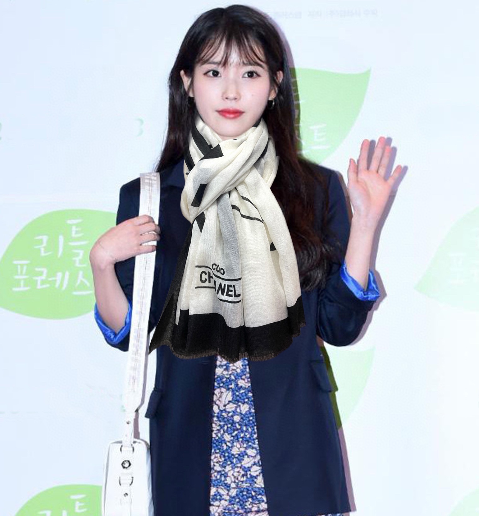 NO:186124,2014 Chanel Classic and elegant Coco style [gift] ~ Temperament to the bones [color] The fabric of the fragrant grandma in the new season is super high-end, really super soft, smooth [sun] very tough. The new series released this year~ It is really beautiful by this design [strong] A small fragrant scarf [color] gives you the best match [lip] The upper body effect is simply elegant and elegant [gift] very lively. The layered and elegant texture. [celebration] The fragrance powder must be put into [hair] The beauty of the upper body effect really needs no more [beer] The real thing is definitely more beautiful [strong] Classic black and white [sun] size 100x, cashmere, 2 colors high-version scarf, high-version scarf, chanel198609092014 香奈儿 经典优雅Coco风[礼物]~气质到骨子里[色]香奶奶新一季的面料超高级,真心超级柔软,丝丝顺滑[太阳]韧性很强 今年新出的系列~真的被这样的设计美到[强]一条小香的丝巾[色]给你最好的搭配[嘴唇]上身效果简直优雅气质到不行[礼物]非常灵动.层次优雅质感.[庆祝]香粉必入[發]上身效果真的不用多说的美[啤酒]实物绝对更美[强]经典黑白色[太阳]尺寸100x、材质羊绒、2色高版本围巾,高版本围巾,chanel,scarf