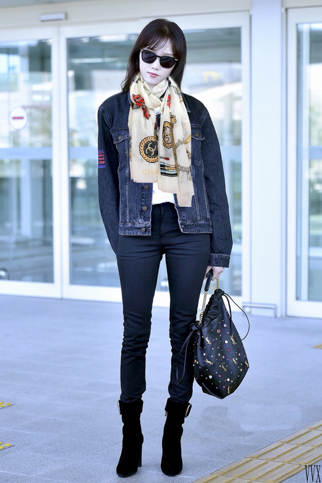 NO:187139,The latest model of Xiaoxiang is really good [Double C-sided ring velvet scarf] The real thing is really beautiful. The shawl is printed and painted in design and spray paint. The details are visible. The whole scarf gives people aura and is very exquisite and high-end VIP recommendation is definitely worth buying. Size 100x200cm cashmere high-version scarf, high-version scarf, ring, shawls19860909太美了小香最新款真心赞【双c面戒指绒长巾】实物真心美 披肩配以印花无论设计喷绘都是非常到位细节都可见整个围巾给人气场的同时又非常精致高端VIP推荐绝对值得入手尺寸100x200cm材质羊绒高版本围巾,高版本围巾,ring,shawls,scarf