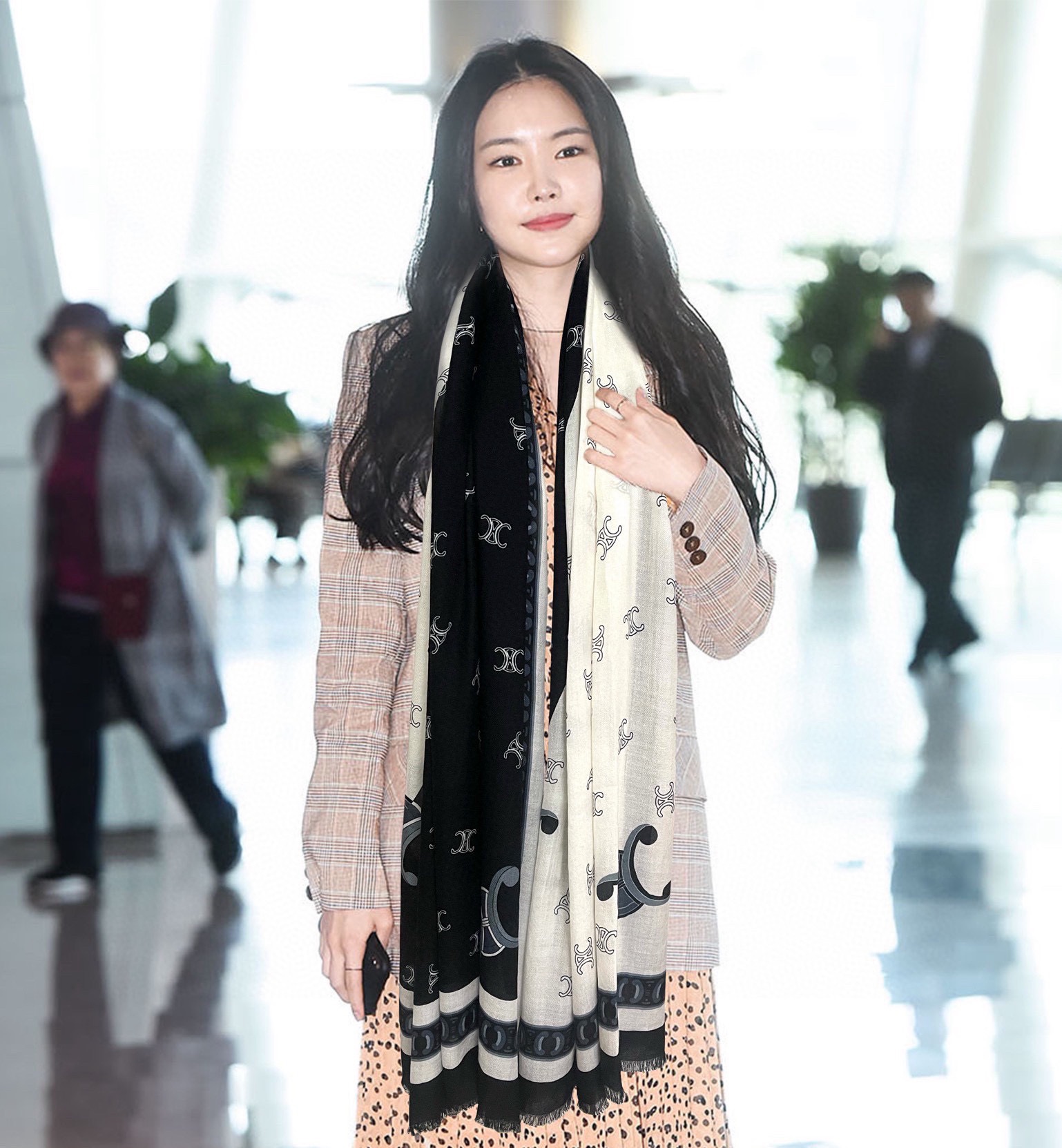 NO:187162,2014 Selin's latest model [Printed long scarf] It's very easy to match every day. When I see it, I want to travel and wear it very well. I look so energetic and needless to say, the details can be seen clearly, and the high-standard quality of 100x, material, top cashmere [color] high-end scarf, high-end scarf, celine198609092014 赛琳最新款【印花长巾】 日常都非常好搭配的款订】一看到就想去旅游平时穿搭也非常好搭配,整个人看起来都会神采奕奕好多不用多说,细节品质都看得清楚,绝对获赞的高规格品质100x,材质,顶级羊绒[色]高版本围巾,高版本围巾,celine,scarf