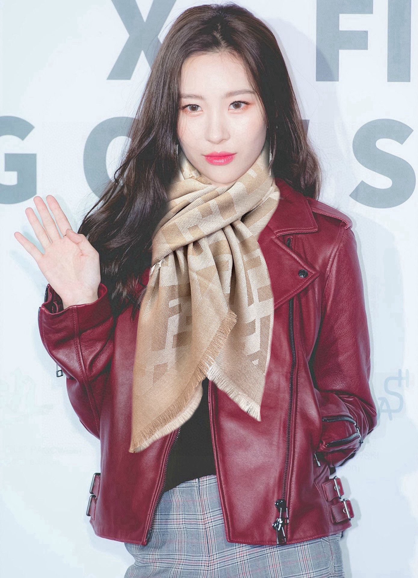 NO:187425,2014 Fendi heavy recommendation F letter logo, too beautiful [Qui], never out of time, good goods are not afraid of late, classic F family must have one of the most classic models using dark pattern jacquard technology to reinterpret the pattern [Sun] soft and warm texture [Love] brings a pleasant and comfortable touch, exquisite and elegant fabric makes the words you wear as you want [Qui] classic and never outdated size x, material cashmere, 2 colors high-version scarf, high-version scarf, fendi, fendi198609092014芬迪 重磅推荐F字母标志,太美了[得意],永不过时,好货不怕晚,经典款F家人手必备一条最最经典款采用暗纹提花技术重新演绎图案[太阳]质地柔软而又温暖[爱心]带来令人愉悦的舒适触感,精美雅致的面料令佩戴随心所欲饰有的字样[得意]经典而永不落伍尺寸x、材质羊绒,2色高版本围巾,高版本围巾,fendi,fendi,scarf