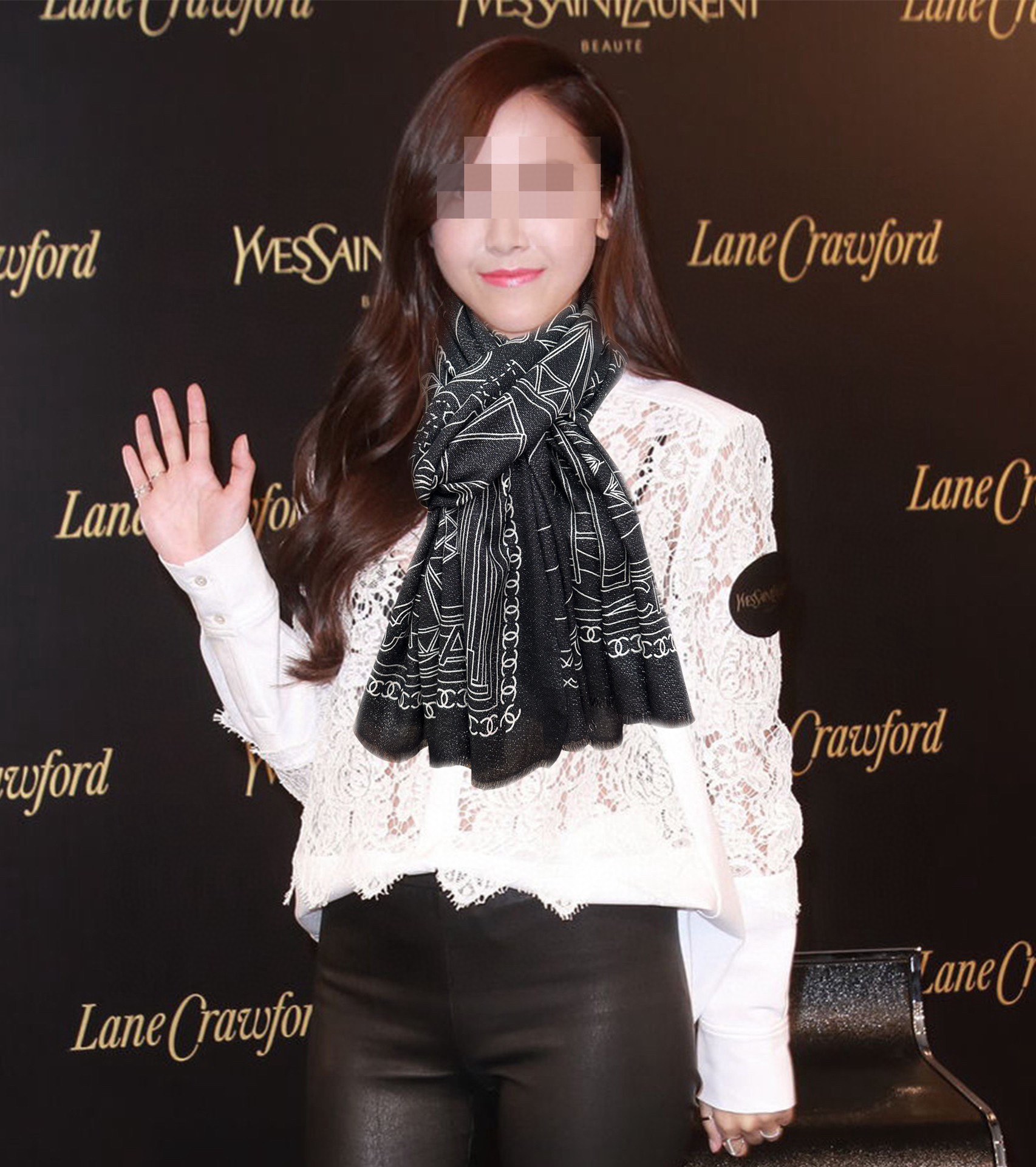 NO:187431,The latest model of silver silk [eating melon] women's must-have model, sparkling [coffee] top-level design is so beautiful, really like [Cashmere velvet scarf] real beauty. The shawl is printed with print, spray painting, and the details are visible. The whole scarf gives people a big brand aura and is very exquisite and high-end VIP recommendation is definitely worth buying. Size 100xcm, material cashmere high-version scarf, high-version scarf, shawls19860909上新小香 银丝最新款[吃瓜]女人必备款 闪闪发光[咖啡]顶级设计太美了,真心赞【羊绒绒长巾】实物真心美 披肩配以印花无论设计喷绘都是非常到位细节都可见整个围巾给人大牌气场的同时又非常精致高端VIP推荐绝对值得入手尺寸100xcm,材质羊绒高版本围巾,高版本围巾,shawls,scarf