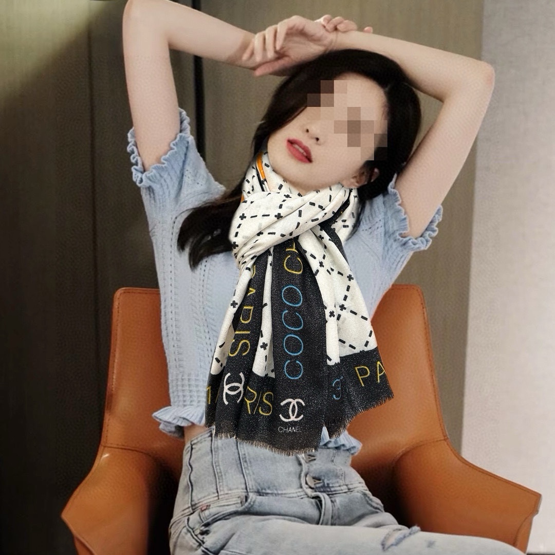 NO:187411,The latest style of silver silk [eating melon] sparkling [coffee] top design is so beautiful, really like [Cashmere velvet scarf] real beauty. The shawl is printed with print, spray painting, details are very accurate, and the whole scarf gives people a big brand aura and is very exquisite and high-end VIP recommendation is definitely worth buying. Size 100x, material cashmere high-version scarf, high-version scarf, shawls19860909上新小香 银丝最新款[吃瓜]闪闪发光[咖啡]顶级设计太美了,真心赞【羊绒绒长巾】实物真心美 披肩配以印花无论设计喷绘都是非常到位细节都可见整个围巾给人大牌气场的同时又非常精致高端VIP推荐绝对值得入手尺寸100x,材质羊绒高版本围巾,高版本围巾,shawls,scarf