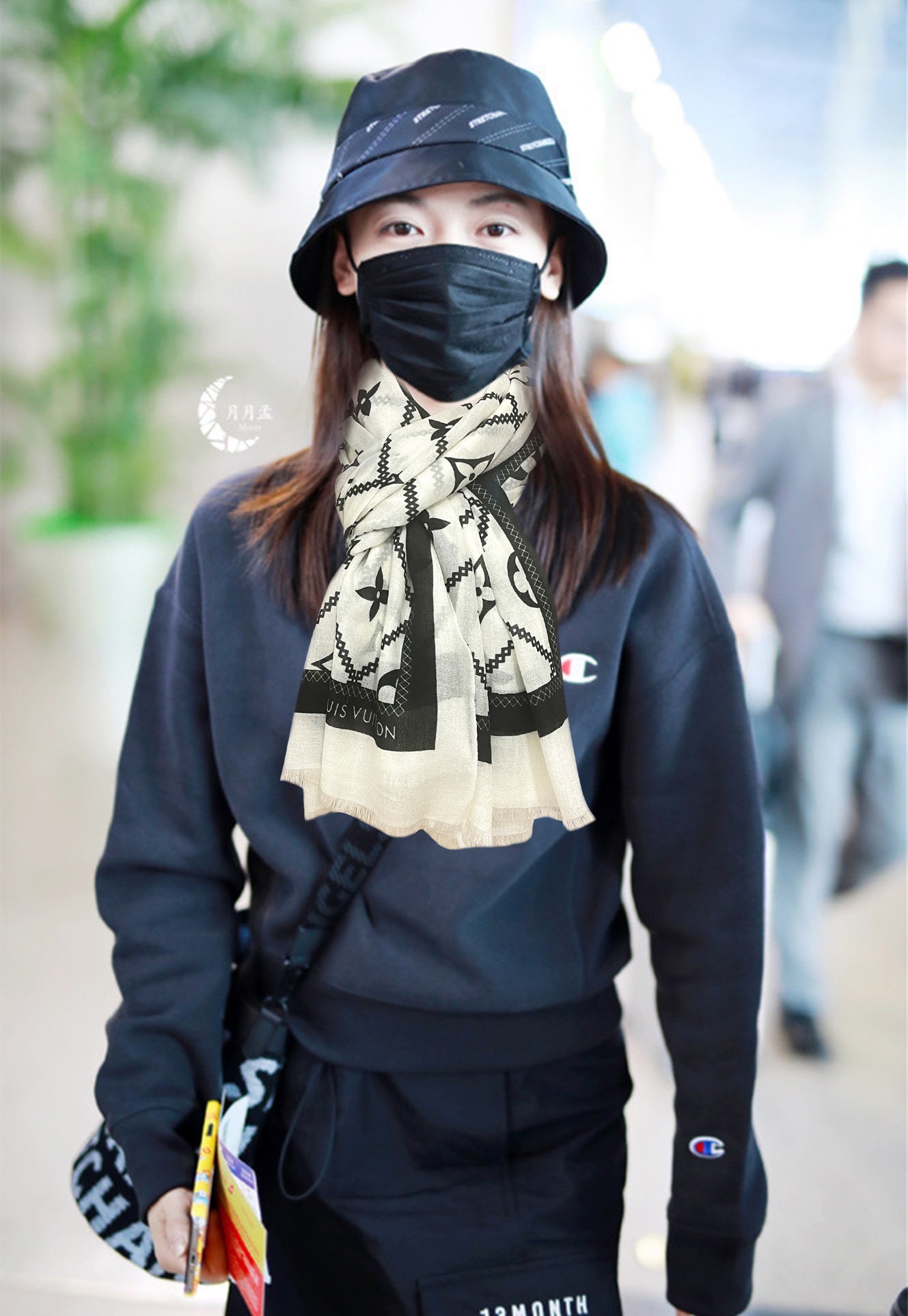 NO:187465,L V silver silk shiny latest style [rose] top-level design is so beautiful, really like [Cashmere Long Scarf] Real and beautiful shawl with print, no matter the design and spray painting, it is very intimate and detailed. The whole scarf gives people a big brand aura and is very exquisite and high-end VIP recommendation is definitely worth buying. Size 100xcm, material cashmere 2 colors high-version scarf, high-version scarf, shawls19860909L V 银丝的会发光最新款[玫瑰]顶级设计太美了,真心赞【羊绒长巾】实物真心美 披肩配以印花无论设计喷绘都是非常到位细节都可见整个围巾给人大牌气场的同时又非常精致高端VIP推荐绝对值得入手尺寸100xcm,材质羊绒 2色高版本围巾,高版本围巾,shawls,scarf