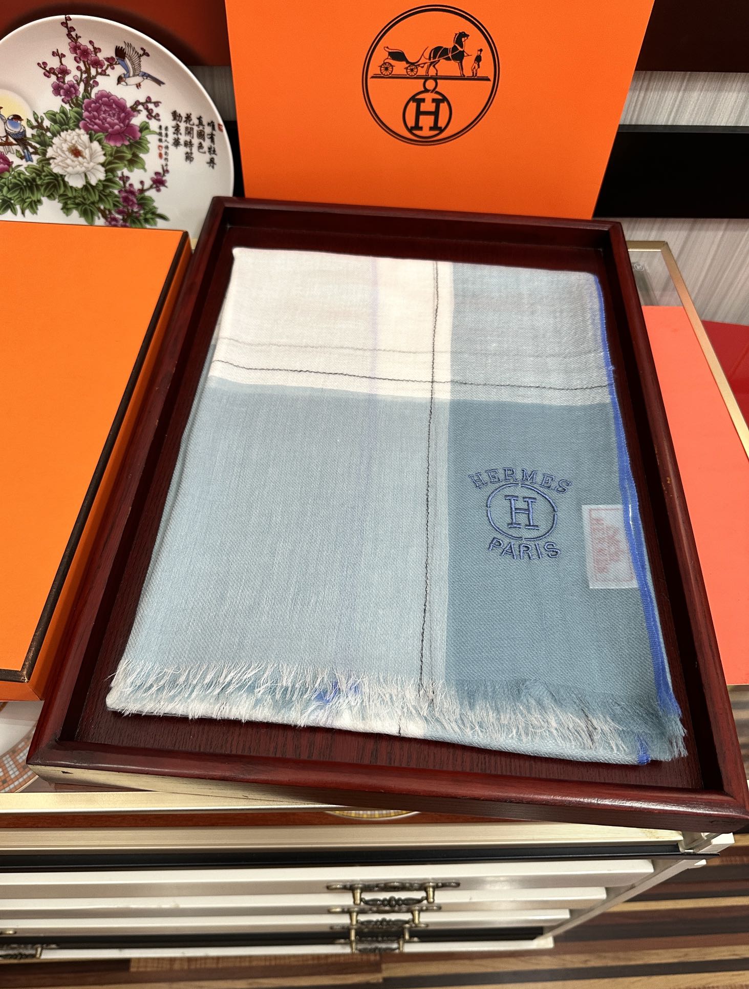 爱马士太美了[庆祝]万众瞩目经典版到货最优质的年轻设计师推出的最新概念搭配调色纱染再色织交织在一起形成新