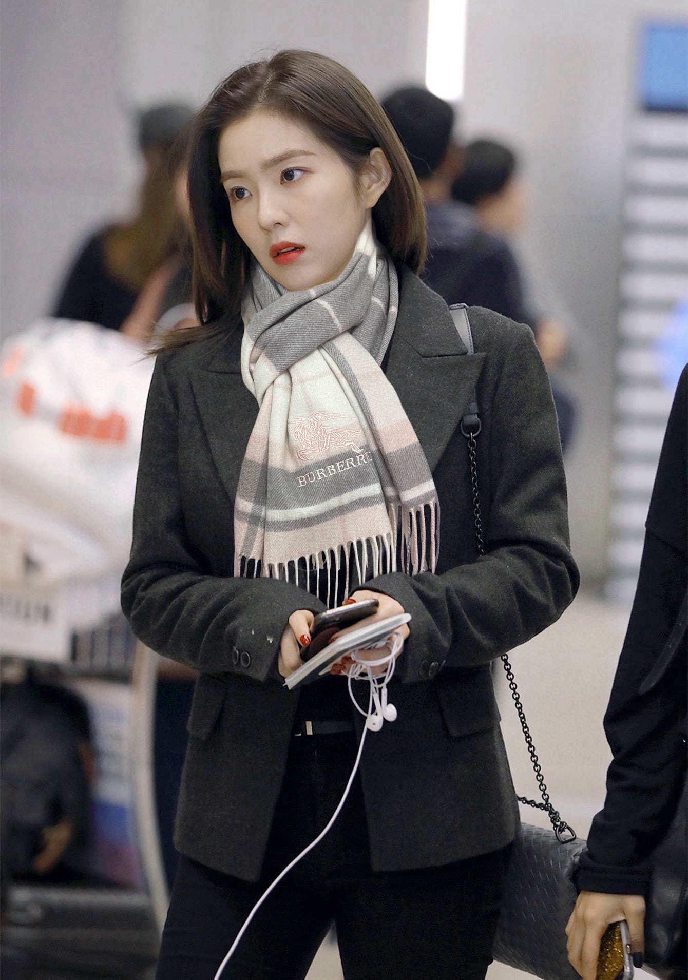 NO:187769,90 cashmere 24 Babao [Embroidered War Horse] uses the top cashmere in Inner Mongolia, the latest universal couple model for men and women. The classic plaid is always timeless and very warm and soft and skin-friendly. The classic Burberry plaid design is so beautiful. Hurry up and start with the neutral style. Men and women choose their own favorite colors, material cashmere, size 32x high-version scarf, high-version scarf, burberry1986090990山羊绒 24巴宝【刺绣战马】采用内蒙古顶级山羊绒,最新款男女通用情侣款重磅推荐 经典的格子,永不过时非常保暖柔软亲肤,不扎脖经典巴宝莉格纹设计太美了赶紧下手吧中性款男女各自选择自己中意的颜色,材质山羊绒,尺寸32x高版本围巾,高版本围巾,burberry,scarf