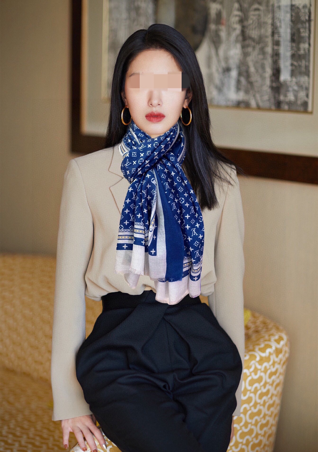 NO:187804,The latest top-level design of the new L is so beautiful, I really like [Ring Velvet Scarf] The real thing is really beautiful. The shawl is printed with prints, spray painting, and the details are very accurate. The whole scarf gives people a big brand aura and is very exquisite and high-end VIP recommendation is definitely worth buying. Size 100xcm, material cashmere high-version scarf, high-version scarf, ring, shawls19860909上新L 最新款顶级设计太美了,真心赞【戒指绒长巾】实物真心美 披肩配以印花无论设计喷绘都是非常到位细节都可见整个围巾给人大牌气场的同时又非常精致高端VIP推荐绝对值得入手尺寸100xcm,材质羊绒高版本围巾,高版本围巾,ring,shawls,scarf