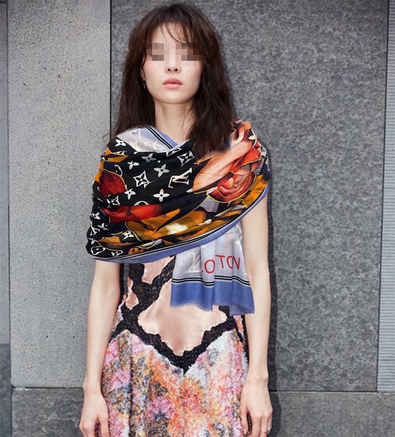 NO:187808,The latest model is truly beautiful [Double-sided ring velvet scarf] The real thing is truly beautiful. The shawl is printed and painted in design and spray paint. The details can be seen. The whole scarf gives people a big brand aura and is very exquisite and high-end VIP recommendation is definitely worth buying. Size 100xcm, material cashmere high-version scarf, high-version scarf, louis vuitton, ring, shawls19860909上新L家, 最新款真心赞【双面戒指绒长巾】实物真心美 披肩配以印花无论设计喷绘都是非常到位细节都可见整个围巾给人大牌气场的同时又非常精致高端VIP推荐绝对值得入手尺寸100xcm,材质羊绒高版本围巾,高版本围巾,louis vuitton,ring,shawls,scarf