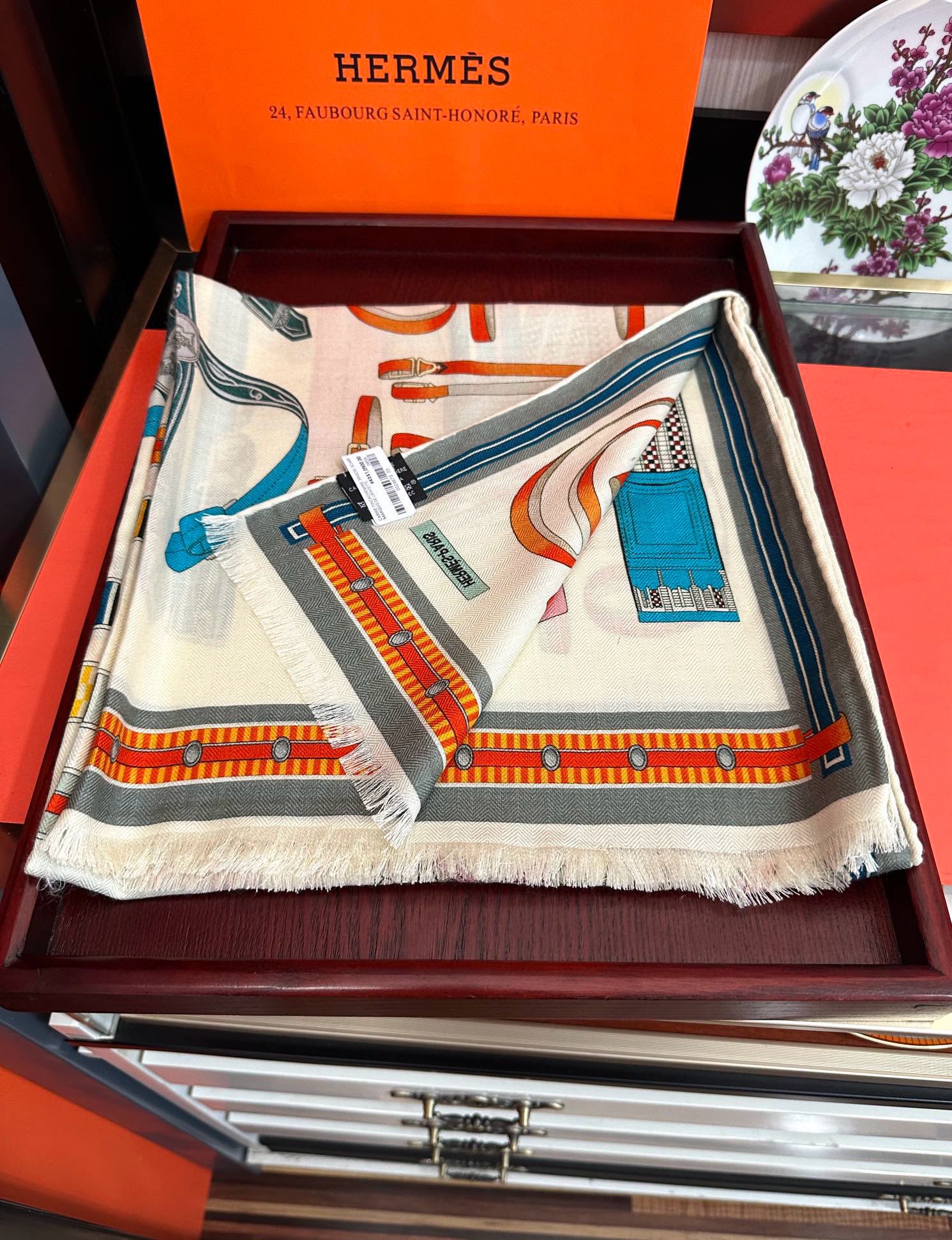 上新爱马仕双面同色骏马太美了[吃瓜]下手一定要快[嘴唇]四季都可以用[勾引]真心美的让人非常非上身效果简
