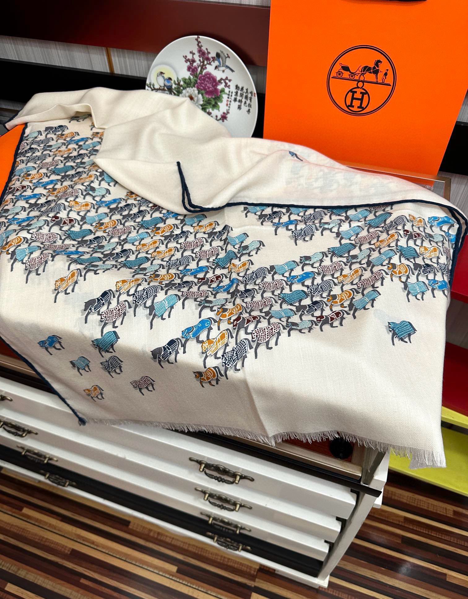 上新爱马仕双面同色小马跳跃太美了[吃瓜]下手一定要快[嘴唇]四季都可以用[勾引]真心美的让人非常非上身效