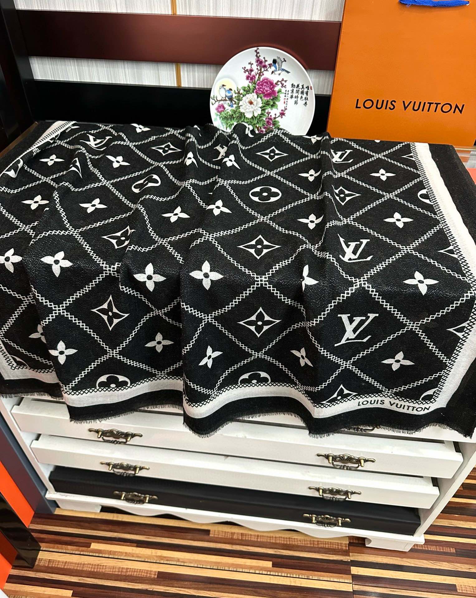 LV银丝的会发光2024最新款[玫瑰]顶级设计太美了真心赞羊绒长巾实物真心美披肩配以印花无论设计喷绘都是