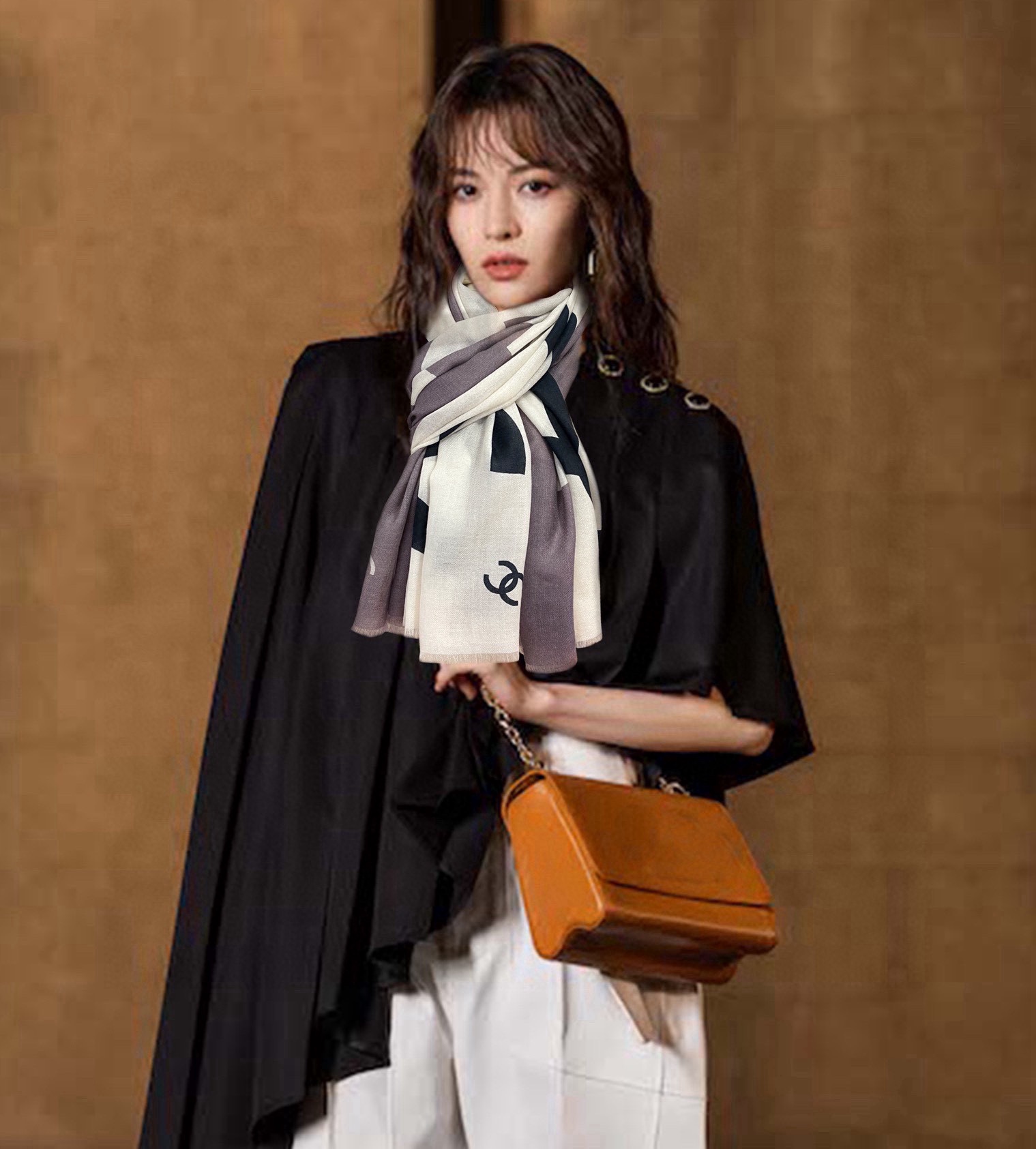 NO:188219,New Xiaoxiang's latest style is truly praised [Double-sided ring velvet scarf] The real thing is truly beautiful. The shawl is printed and painted in design and spray paint. The details can be seen. The whole scarf gives people aura and is very exquisite and high-end VIP recommendation is definitely worth buying. Size 100x200cm cashmere high-version scarf, high-version scarf, ring, shawls19860909上新 小香最新款真心赞【双面戒指绒长巾】实物真心美 披肩配以印花无论设计喷绘都是非常到位细节都可见整个围巾给人气场的同时又非常精致高端VIP推荐绝对值得入手尺寸100x200cm材质羊绒高版本围巾,高版本围巾,ring,shawls,scarf