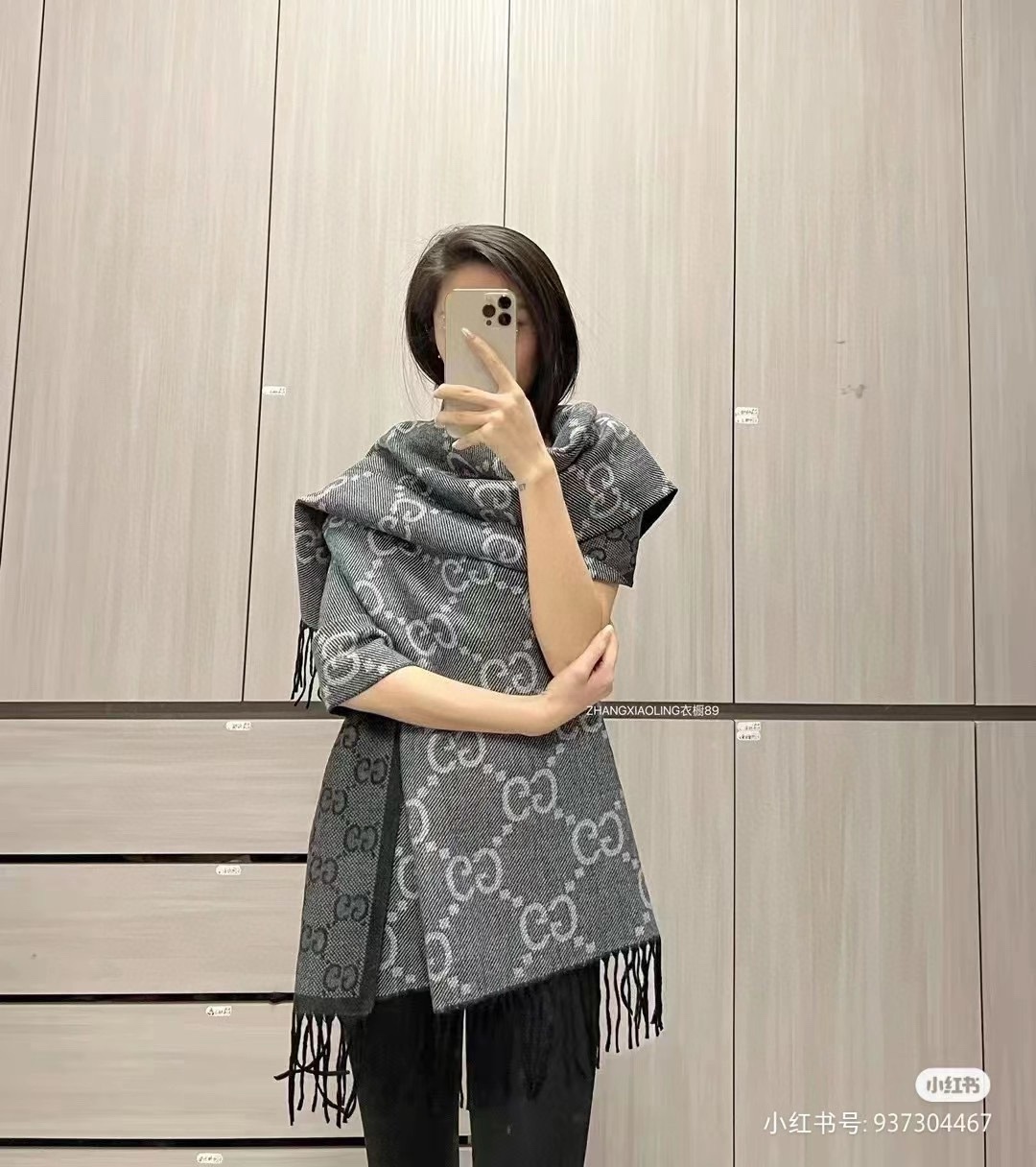 NO:188212,High quality Guqi [GG plaid double-sided long scarf] [Love] Neutral style can be used by both men and women. The classic GG pattern is one of the iconic elements that began to be used in the 1930s [Desire] After nearly a century of development, it still provides inspiration for the brand to explore new expressions [Celebration] On this wool scarf [Sun] It is presented in an exaggerated way. Size 70*200, material cashmere high-version scarf, high-version scarf19860909高品质 古奇【GG格子双面长巾】[爱心]中性款男女都可以用,经典GG图案是在30年代开始使用的标志性元素之一[得意]历经近一个世纪的发展依然为品牌探索全新表达提供灵感[庆祝]在这款羊毛围巾上[太阳]它以夸张的方式呈现.尺寸70*200,材质羊绒高版本围巾,高版本围巾,scarf