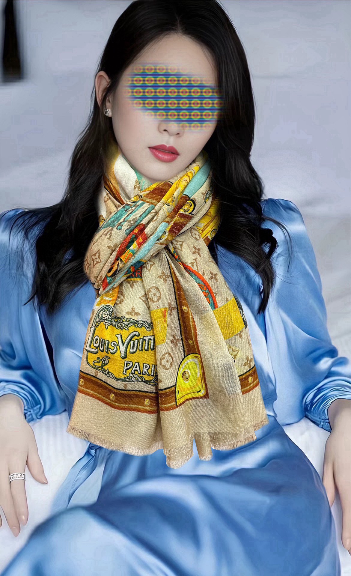 NO:188551,The new L V silver silk is shining the latest model [Rose] The top-level design is so beautiful, I really like [Cashmere Long Scarf] The real thing is really beautiful. The shawl is printed with prints, the design is very well-designed and painted. The details can be seen. The whole scarf gives people a big brand aura and is very exquisite and high-end VIP recommendation is definitely worth buying. Size 100xcm, material cashmere 2 colors high-version scarf, high-version scarf, shawls19860909上新L V 银丝的会发光最新款[玫瑰]顶级设计太美了,真心赞【羊绒长巾】实物真心美 披肩配以印花无论设计喷绘都是非常到位细节都可见整个围巾给人大牌气场的同时又非常精致高端VIP推荐绝对值得入手尺寸100xcm,材质羊绒 2色高版本围巾,高版本围巾,shawls,scarf