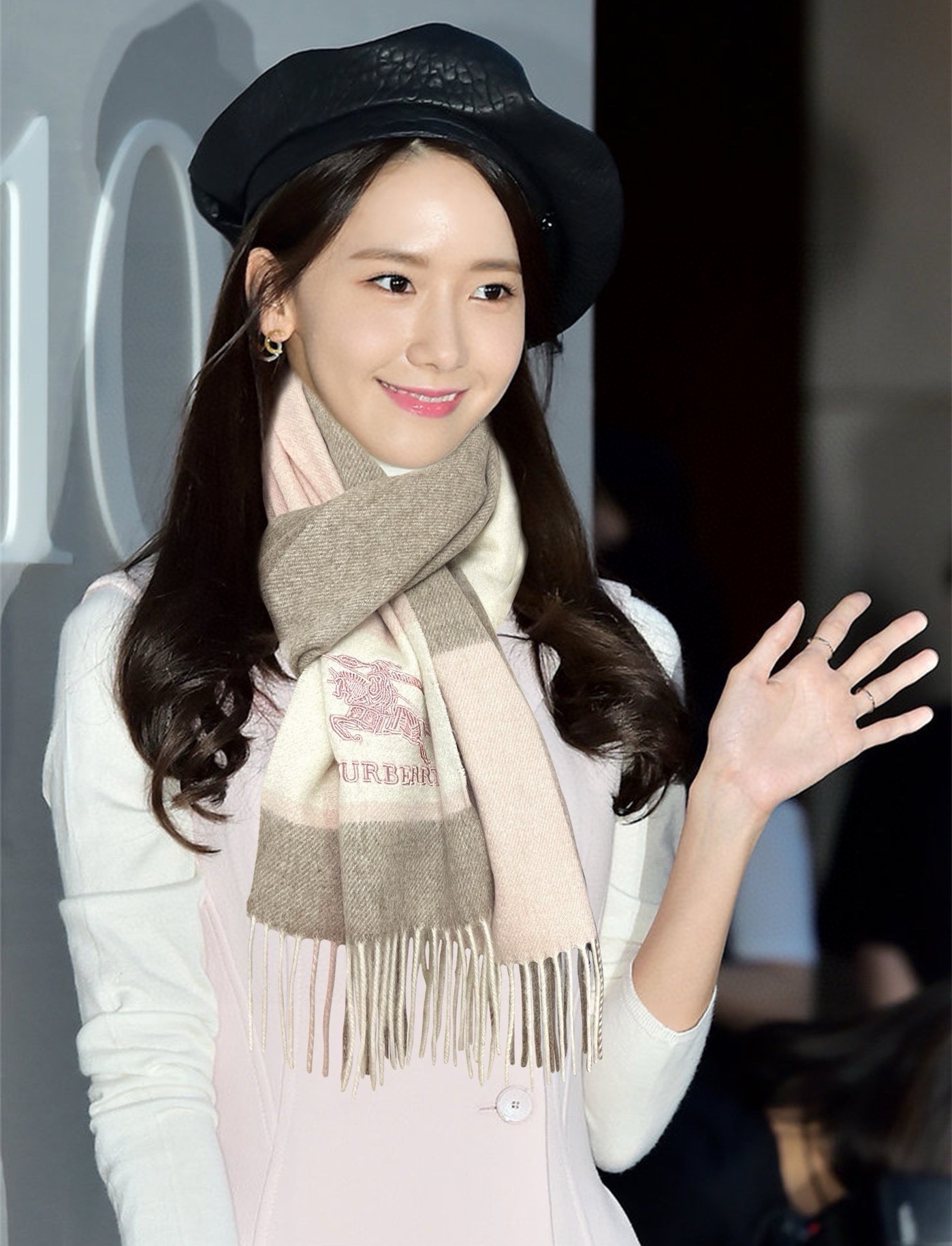 NO:188562,New Burberry [Embroidered War Horse] The latest universal couple model for men and women. The classic plaid is always timeless and very warm, soft and skin-friendly. The classic Burberry plaid design is so beautiful. Hurry up and start with the neutral style. Men and women choose their own favorite colors, material cashmere, size 32x180, . High-version scarf, high-version scarf, burberry19860909上新 巴宝莉【刺绣战马】最新款男女通用情侣款重磅推荐 经典的格子,永不过时非常保暖柔软亲肤,不扎脖经典巴宝莉格纹设计太美了赶紧下手吧中性款男女各自选择自己中意的颜色,材质羊绒,尺寸32x180, .高版本围巾,高版本围巾,burberry,scarf