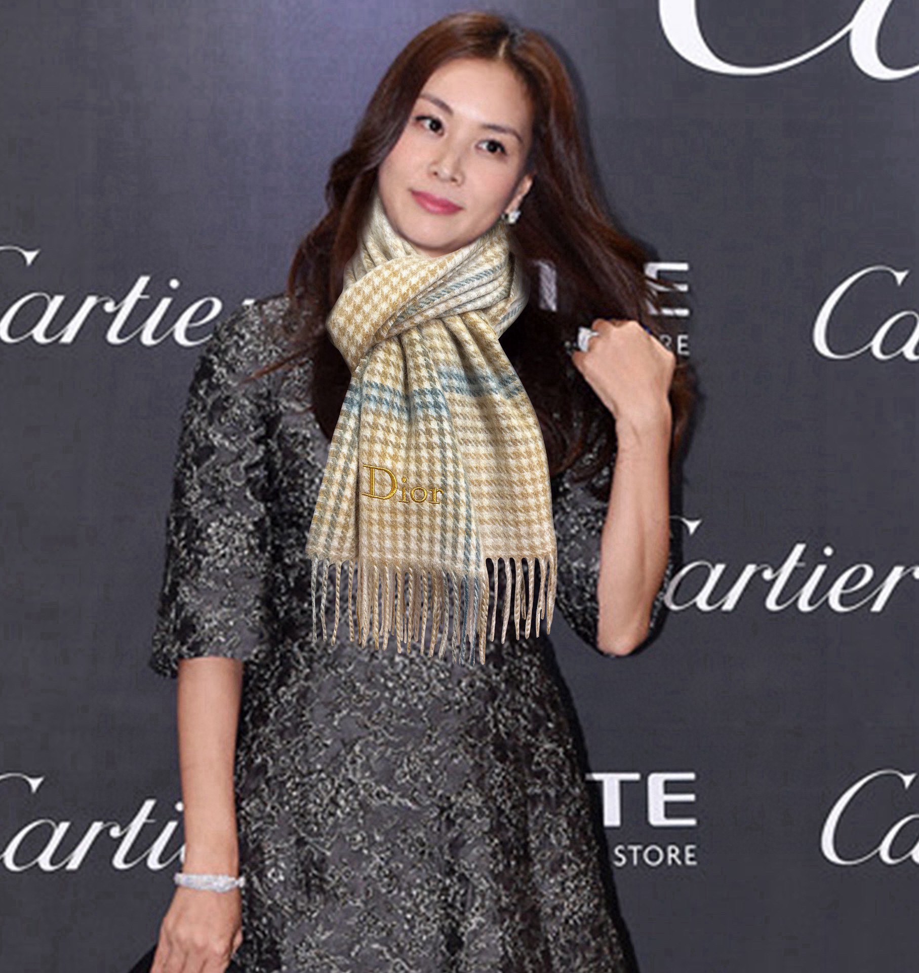 NO:188594,90 cashmere 25 Dijia [Love] Use the top cashmere in Inner Mongolia, the latest universal couple model for men and women. The classic plaid is always timeless and very warm, soft and skin-friendly. The classic Burberry plaid design is so beautiful. Hurry up and start with the neutral style. Men and women choose their own favorite colors, material cashmere, size 32x high-version scarf, high-version scarf, burberry, dior1986090990山羊绒 25迪家 [爱心]采用内蒙古顶级山羊绒,最新款男女通用情侣款重磅推荐 经典的格子,永不过时非常保暖柔软亲肤,不扎脖经典巴宝莉格纹设计太美了赶紧下手吧中性款男女各自选择自己中意的颜色,材质山羊绒,尺寸32x高版本围巾,高版本围巾,burberry,dior,scarf