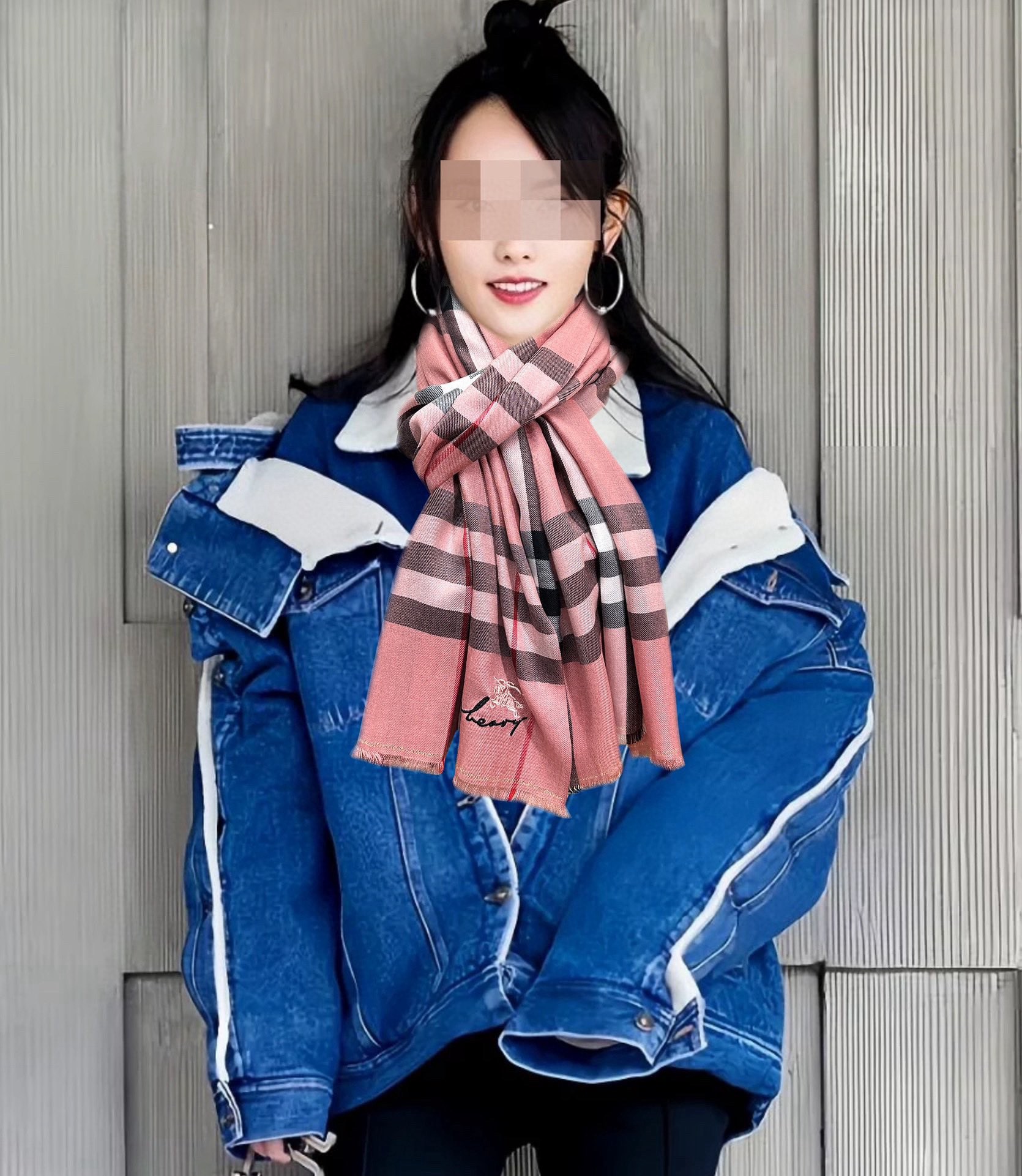 NO:189051,New Burberry's heavy recommendation is so beautiful. The plaids are popular for N years. Everyone likes the trendy people have several Ba family scarves in the closet. Changing a scarf is enough to make you feel refreshed. High-end quality, different folds can bring out different styles, the fabric is soft and comfortable, intellectual and famous people can wear all kinds of air-conditioned rooms in the mall, size: 70x, material: cashmere high-version scarf, high-version scarf, burberry, burberry19860909上新 巴宝莉重磅推荐太美了火爆N年的格子,人人都喜欢时潮人都有好几条巴家围巾放在衣橱,换条围巾就足够让你有焕然一新的感觉.高端品质,不同折叠可以带出不同款式,面料柔软舒适,知性名媛各种风格通吃款空调房商场里都可以披着,尺寸:70x,材质:羊绒高版本围巾,高版本围巾,burberry,burberry,scarf