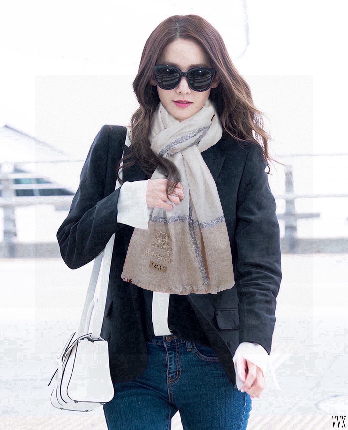 NO:189066,New Burberry's heavy recommendation is so beautiful. The plaids are popular for N years. Everyone likes the trendy people have several Ba family scarves in the closet. Changing a scarf is enough to make you feel refreshed. High-end quality, different folds can bring out different styles, the fabric is soft and comfortable, intellectual and famous people can wear all kinds of air-conditioned rooms in the mall, size: 80x, material: cashmere high-version scarf, high-version scarf, burberry, burberry19860909上新 巴宝莉重磅推荐太美了火爆N年的格子,人人都喜欢时潮人都有好几条巴家围巾放在衣橱,换条围巾就足够让你有焕然一新的感觉.高端品质,不同折叠可以带出不同款式,面料柔软舒适,知性名媛各种风格通吃款空调房商场里都可以披着,尺寸:80x,材质:山羊绒高版本围巾,高版本围巾,burberry,burberry,scarf