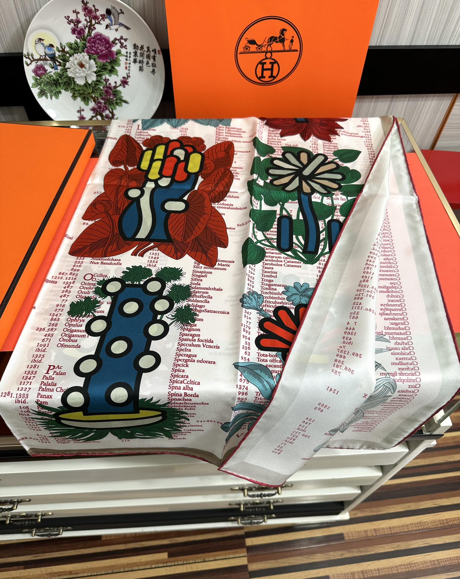 特价。10上新H家 【数字英文】买到都说好👍下手一定要快高端 大爱❤️女人尤物 货极少 四季都可以用‼️