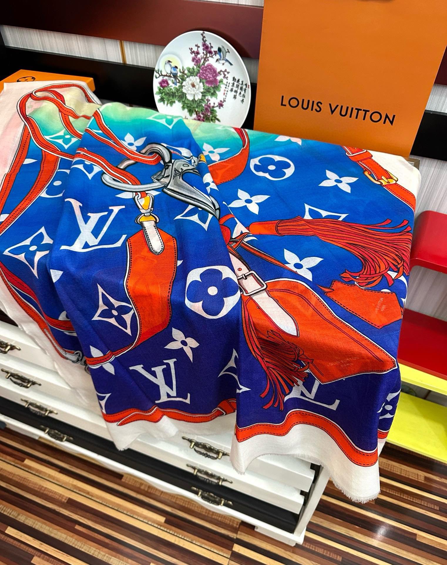 Luxurious VIP Recommendation: Stunning 100×200 cm Wool Top-Level Design for LV 2025 - 图片 6